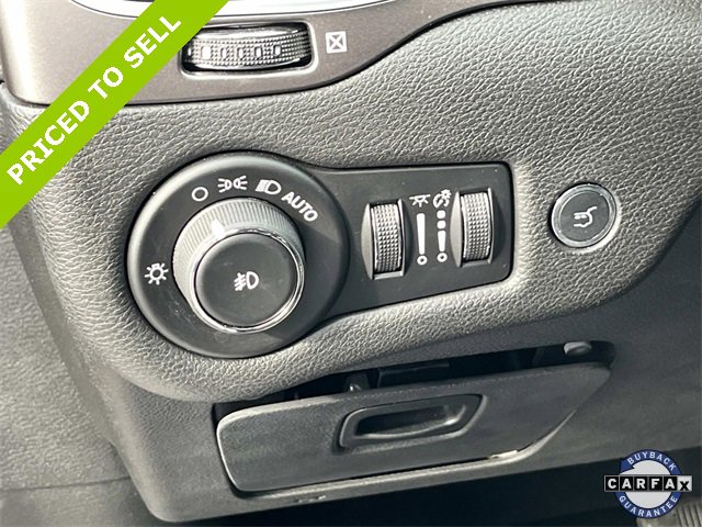 Used 2019 Jeep Cherokee Limited image 27