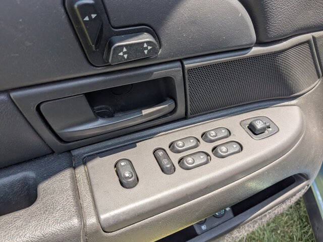 Used 2003 Ford Crown Victoria LX RWD image 13