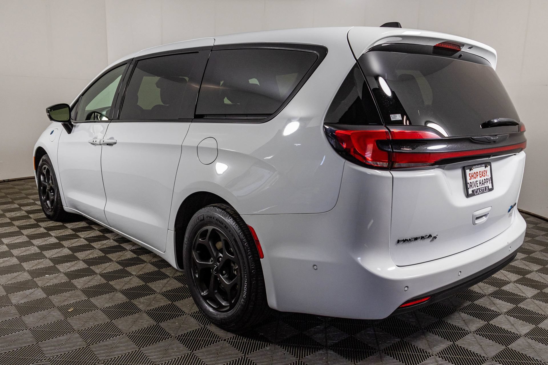 Used 2024 Chrysler Pacifica Limited FWD image 21