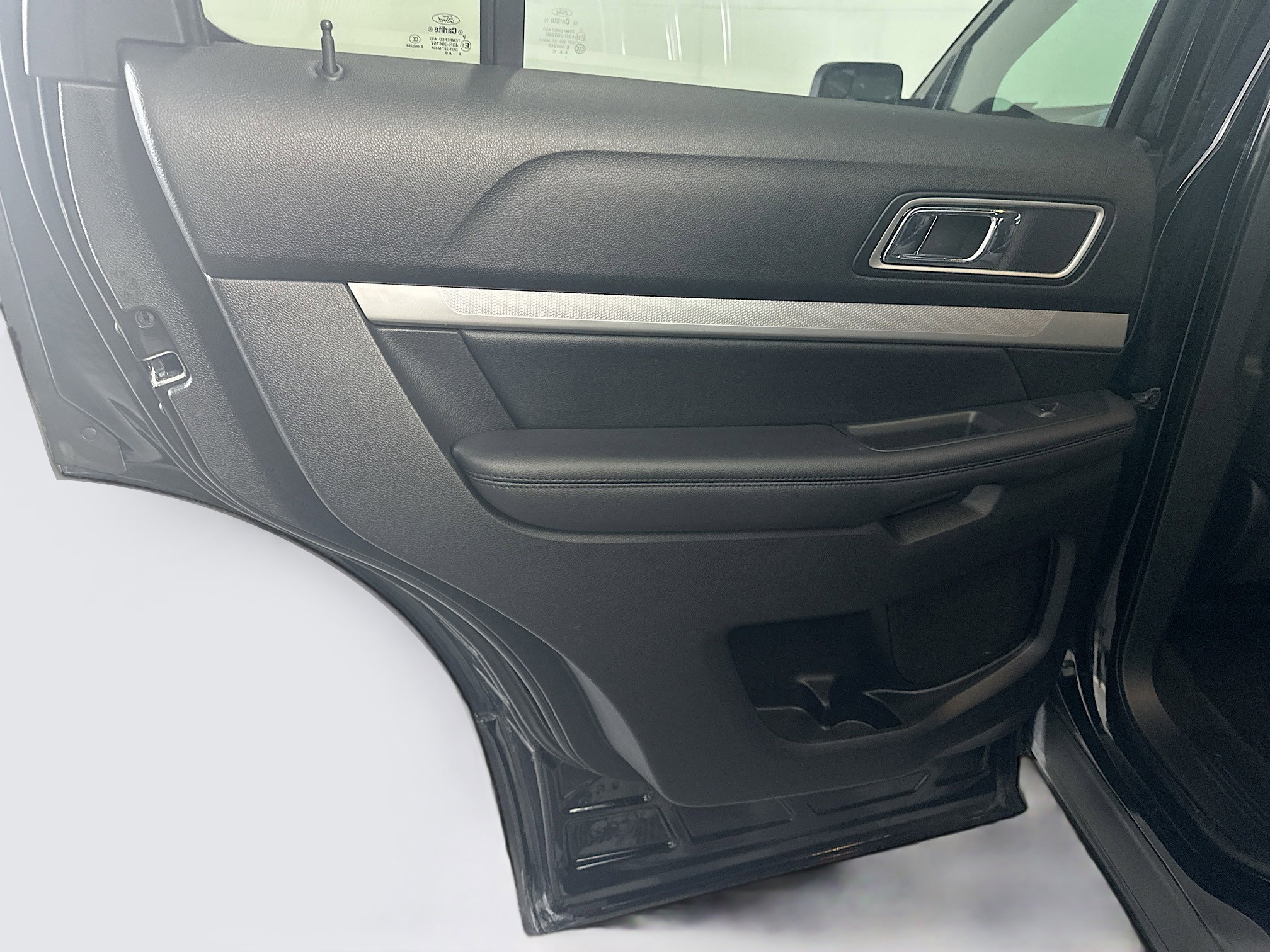 Used 2017 Ford Explorer XLT FWD image 25