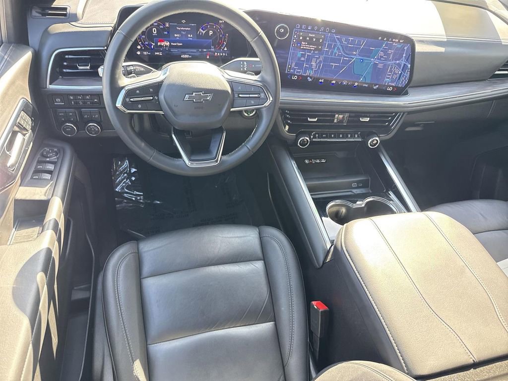 Used 2025 Chevrolet Suburban Z71 image 19