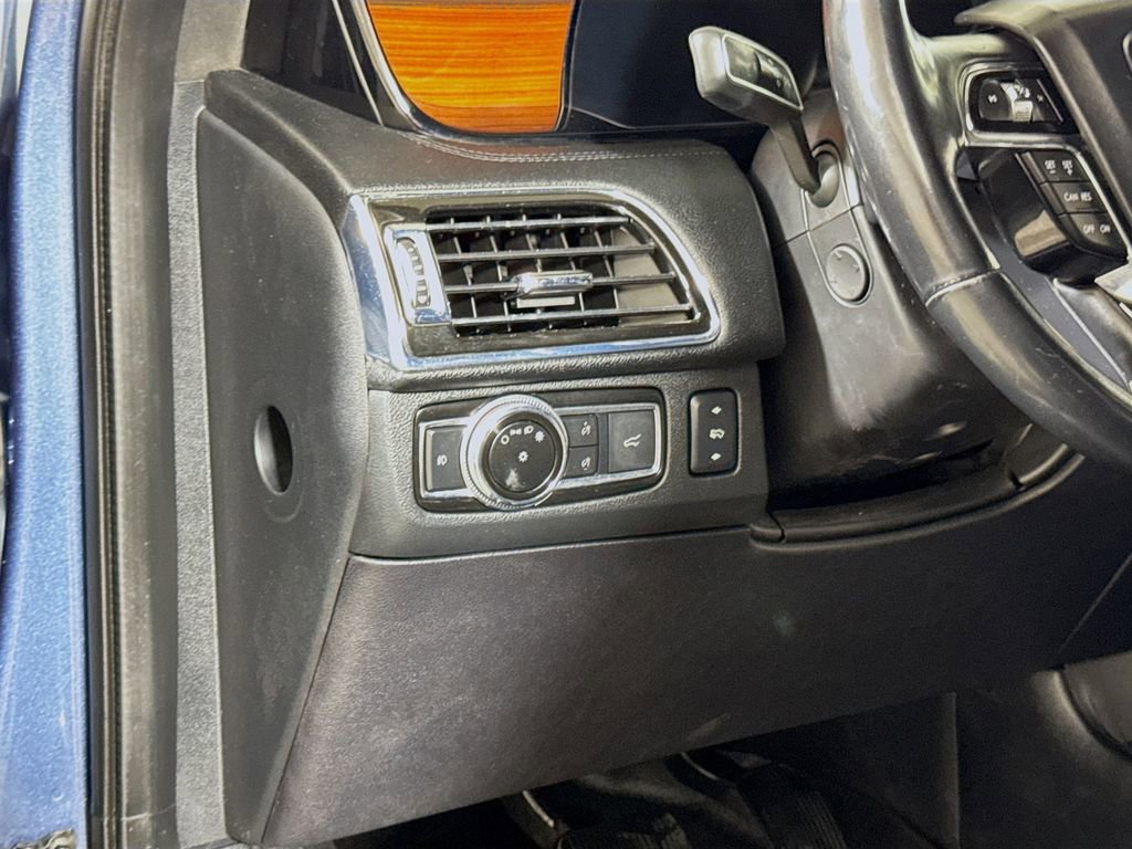 Used 2018 Lincoln Navigator Premiere RWD image 8