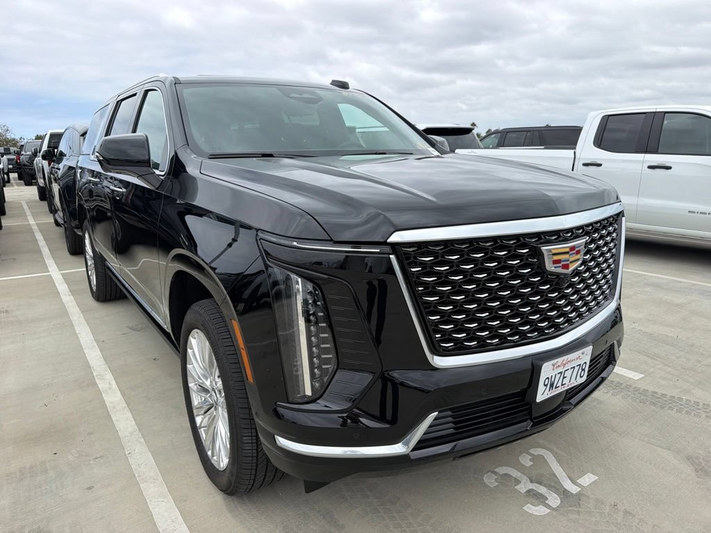 Certified 2026 Cadillac Escalade ESV Luxury RWD image 3