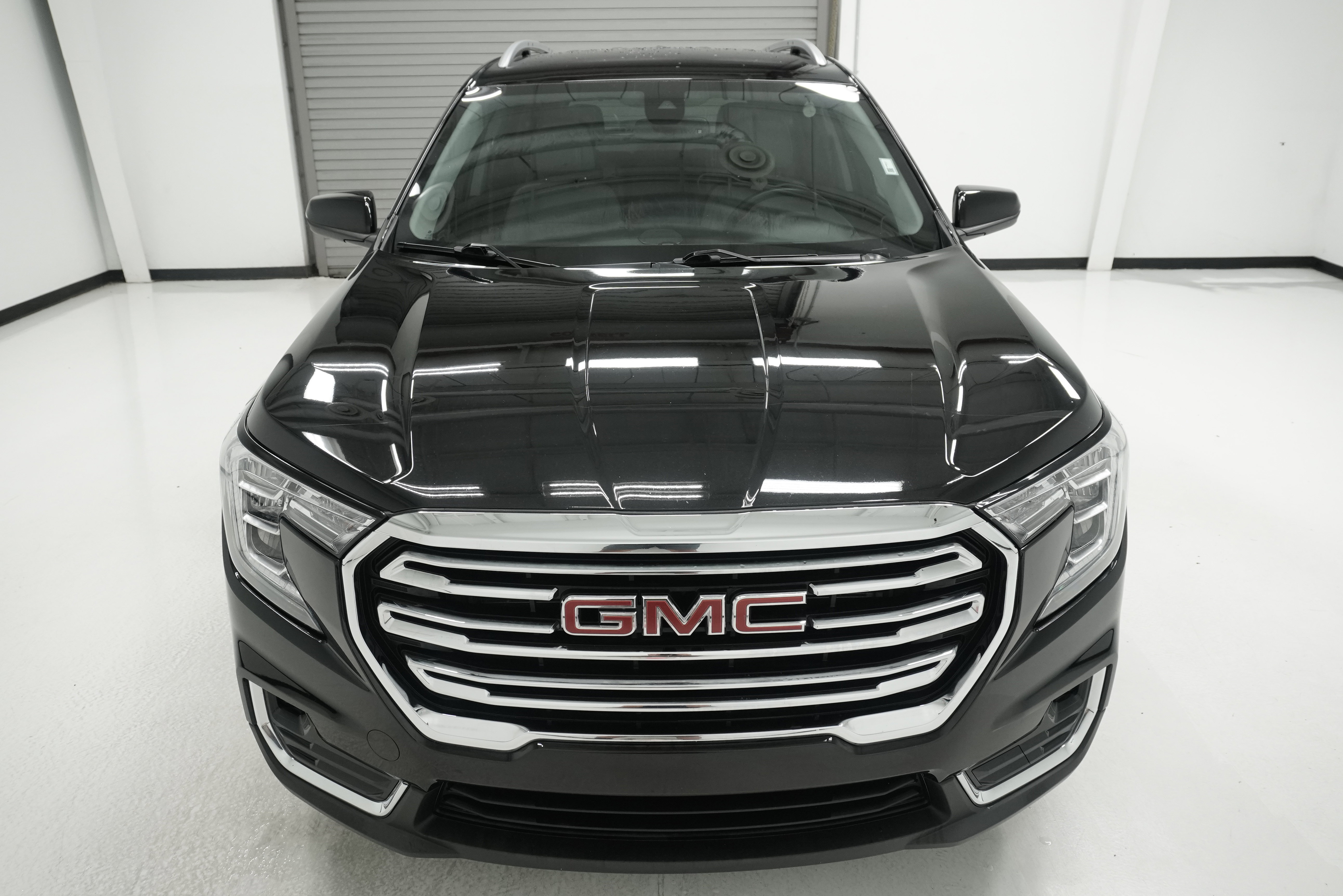Used 2023 GMC Terrain SLT w/ Infotainment Package II AWD/4WD image 2