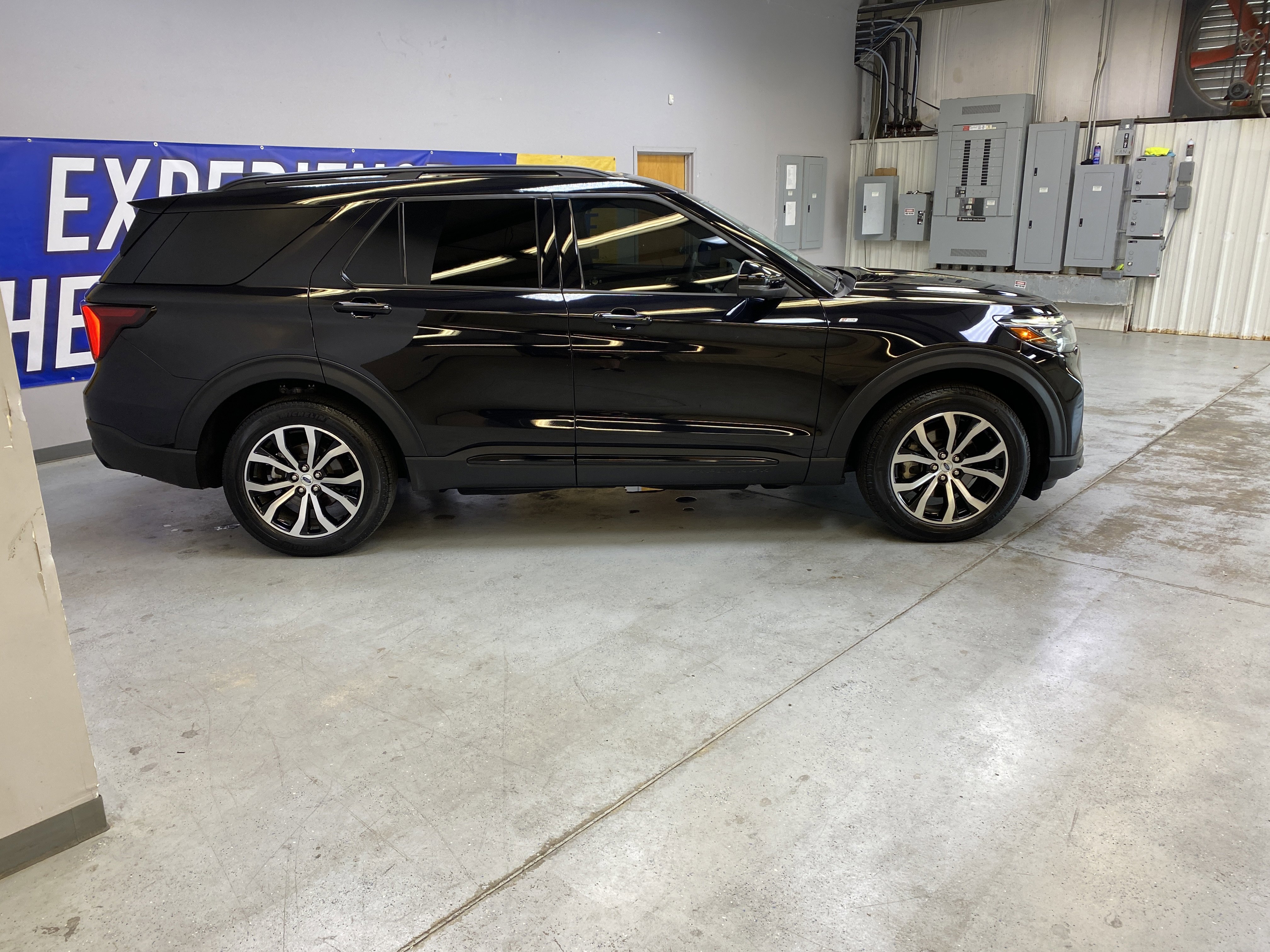 Used 2025 Ford Explorer ST-Line image 8