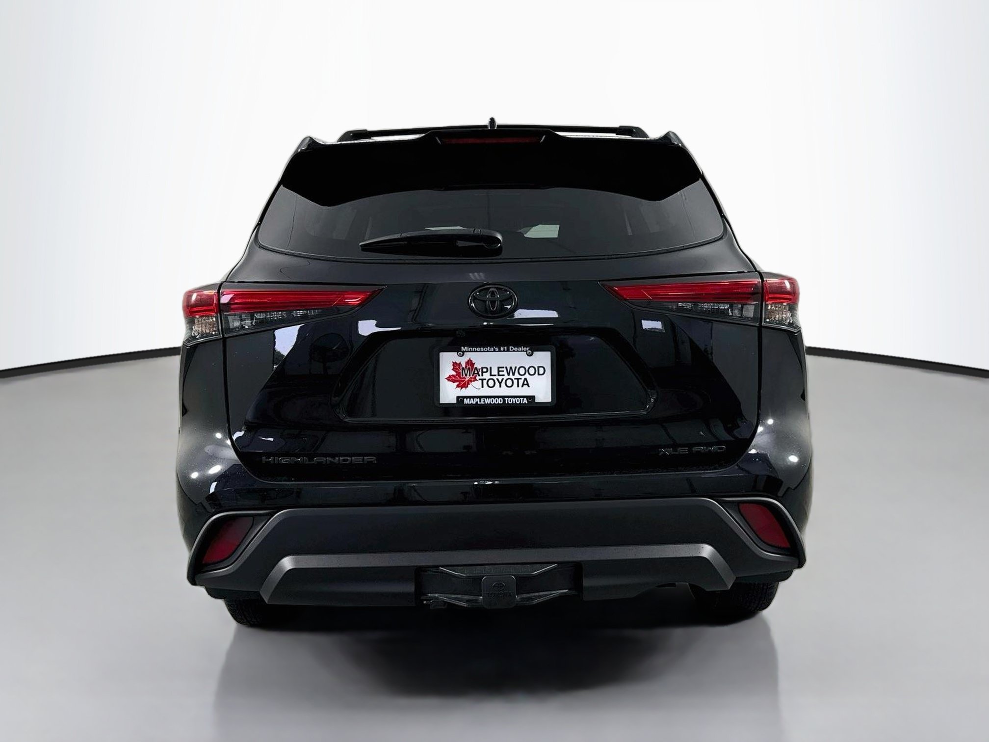 Used 2022 Toyota Highlander XLE AWD/4WD image 6