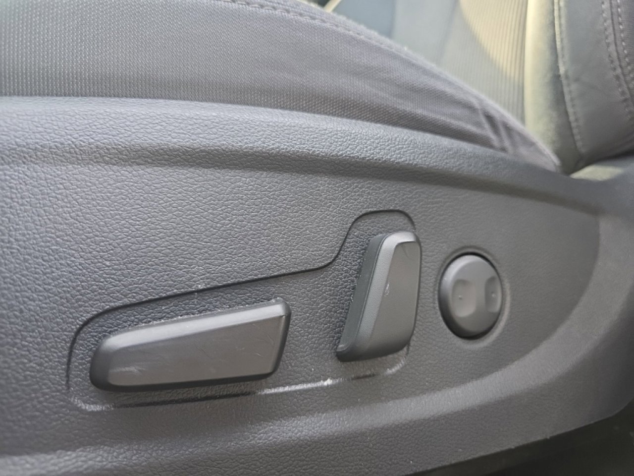 Used 2020 Hyundai Santa Fe SEL w/ Convenience Package image 23