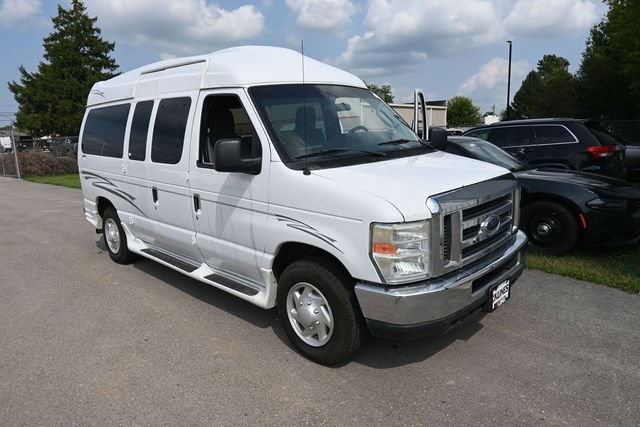 Used 2009 Ford E-150 and Econoline 150 Wagon RWD image 3