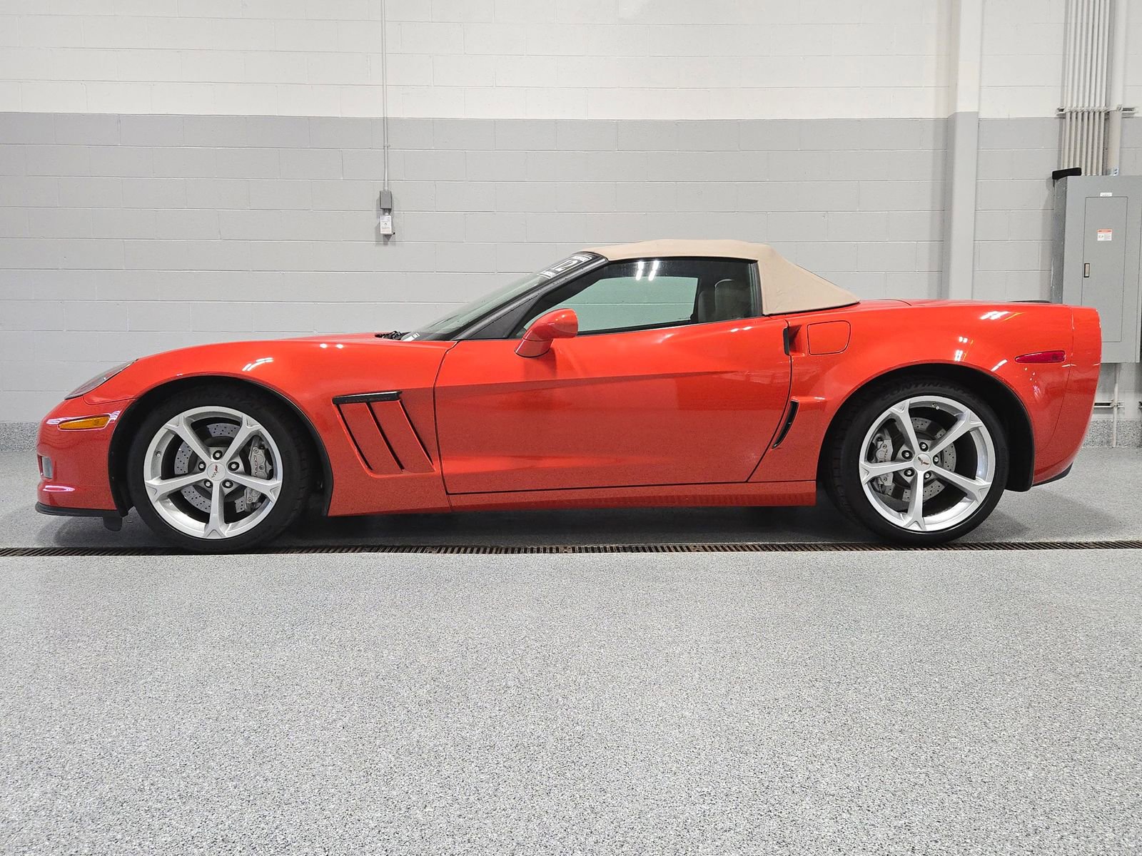 Used 2012 Chevrolet Corvette Grand Sport w/ 3LT Preferred Equipment Group image 8