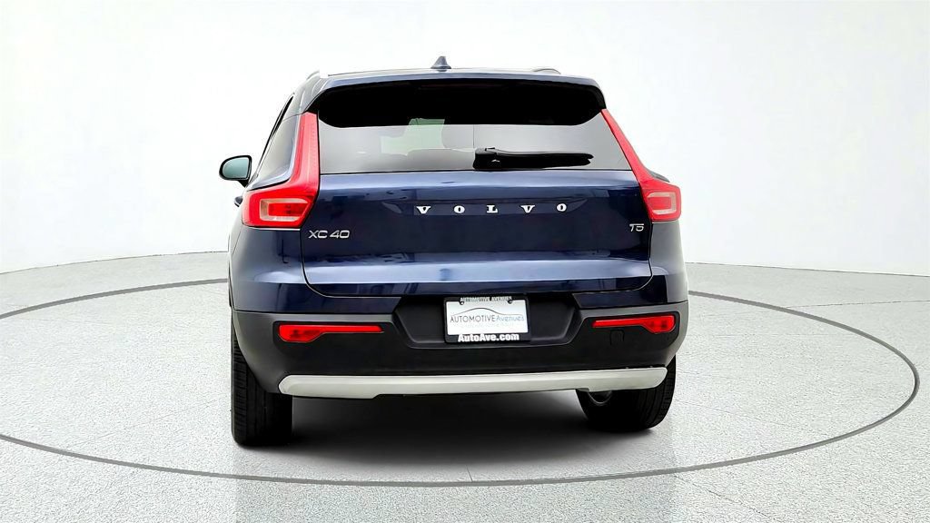 Used 2021 Volvo XC40 T5 Momentum w/ Premium Package AWD/4WD image 6