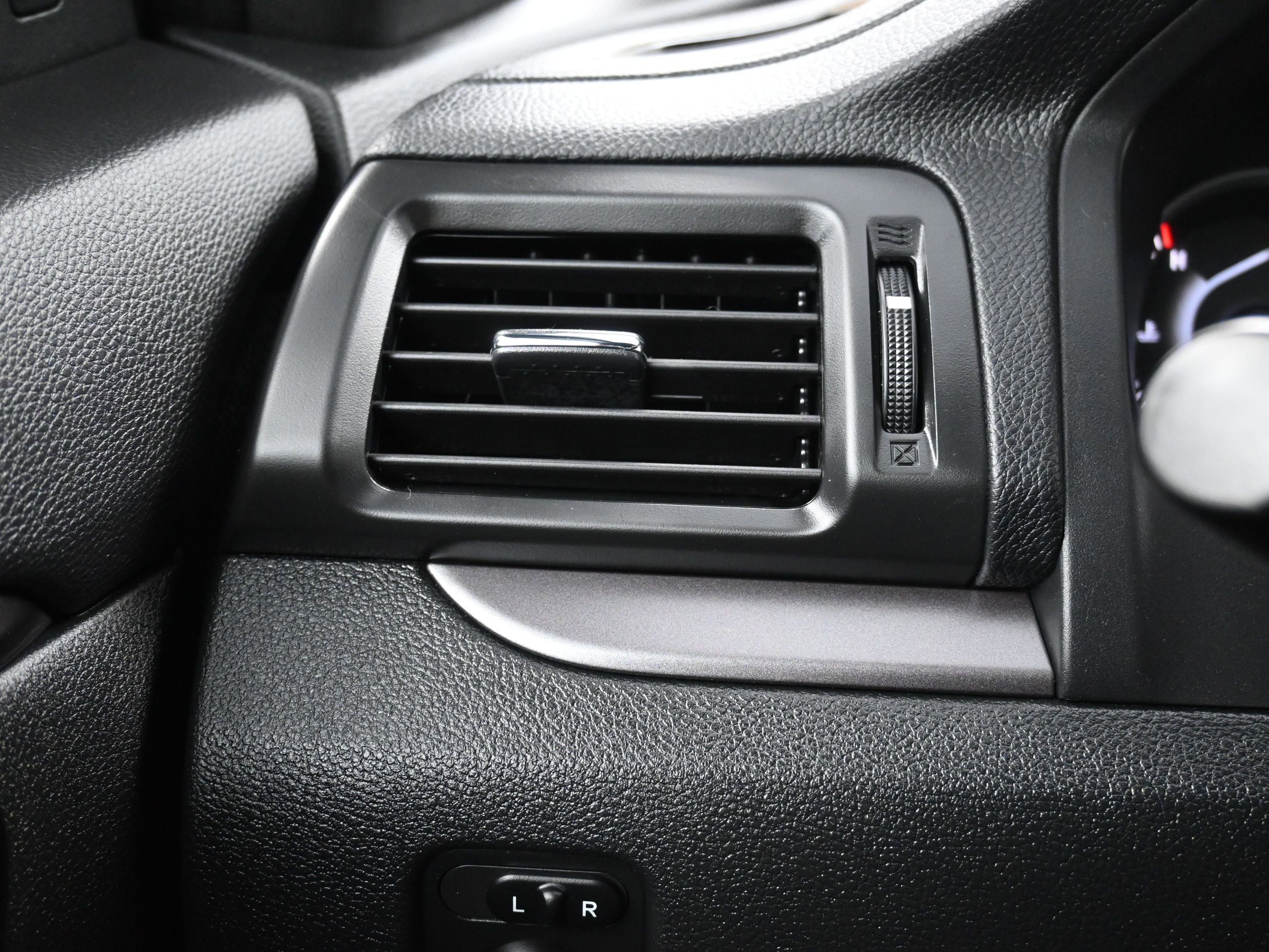 Used 2023 Honda Passport EX-L image 27