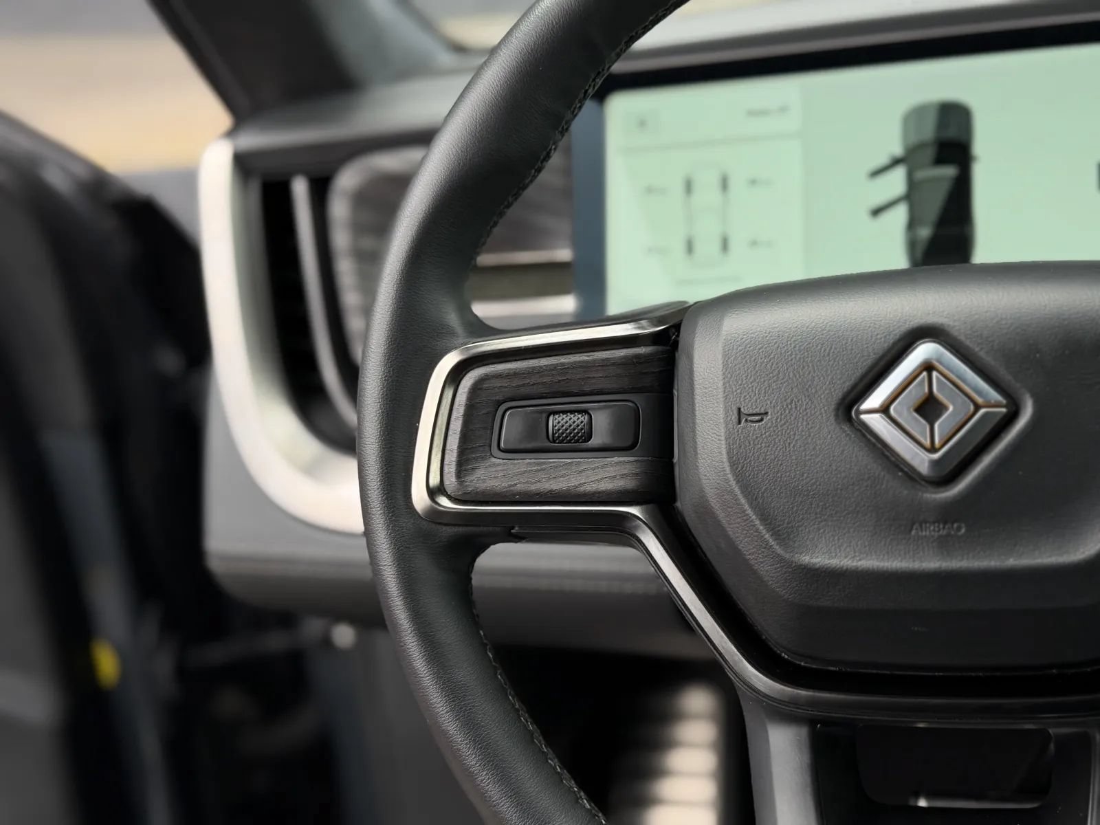 Used 2022 Rivian R1S Launch Edition Quad AWD/4WD image 25