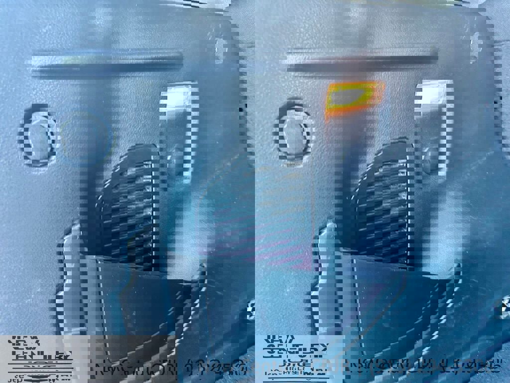 Used 2023 Jeep Renegade Latitude image 16