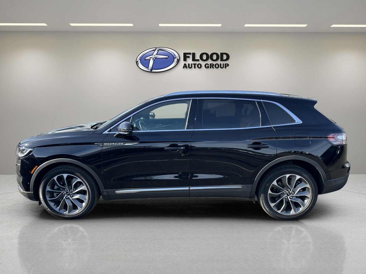 Used 2023 Lincoln Nautilus Reserve w/ Equipment Group 201A image 5