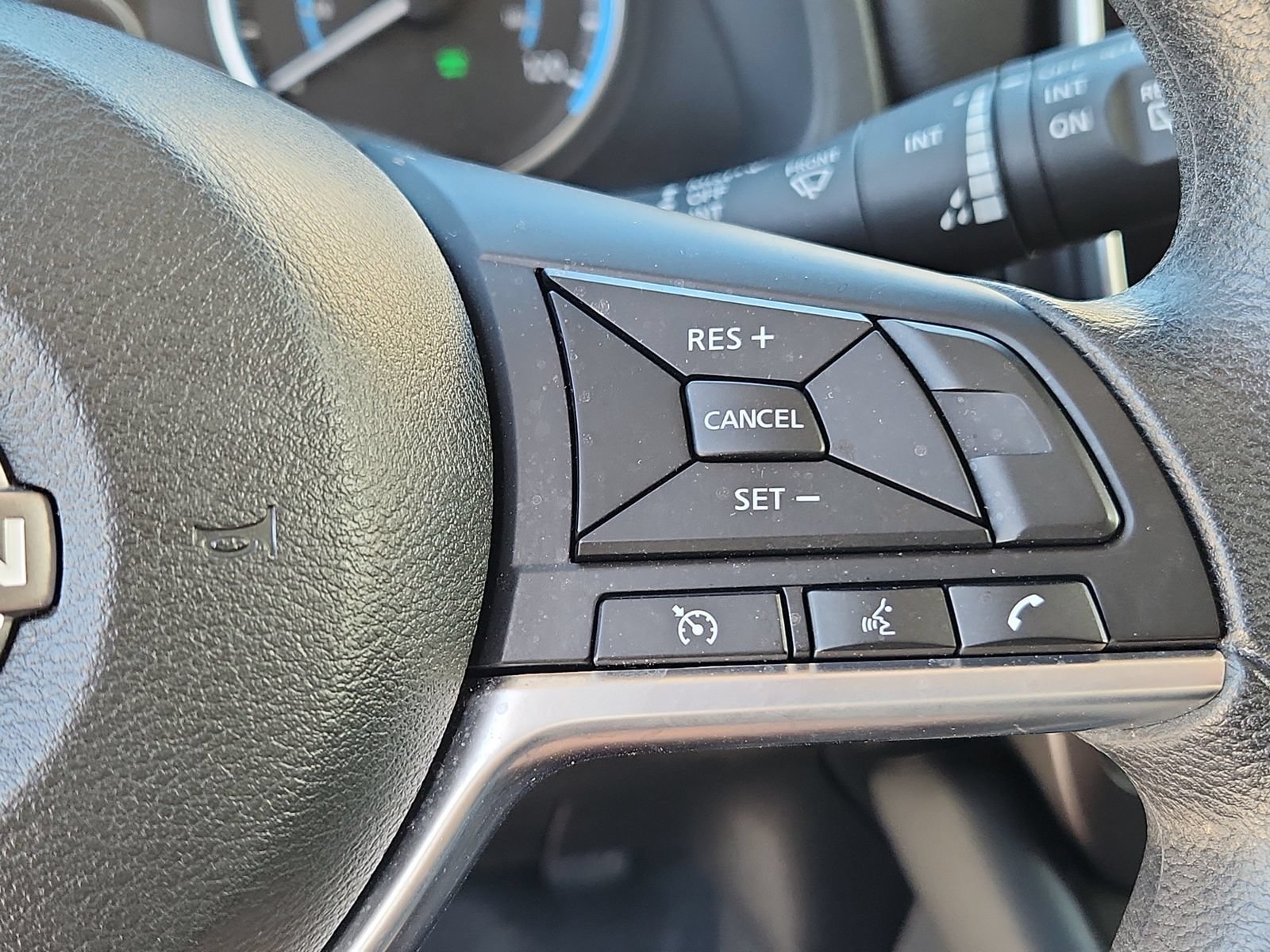 Used 2025 Nissan Leaf S FWD image 19