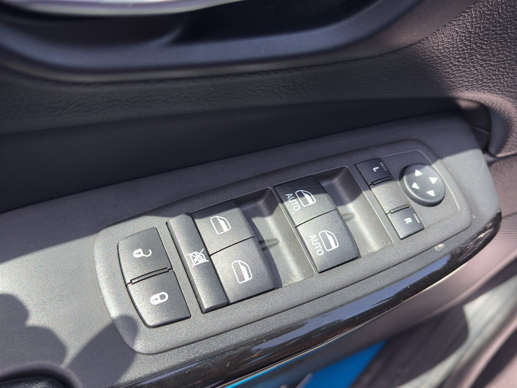 Used 2021 Jeep Cherokee Latitude Plus FWD image 25