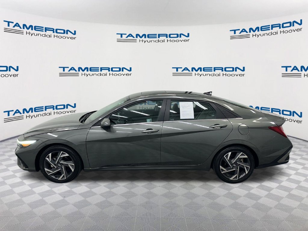Used 2025 Hyundai Elantra Limited FWD image 2