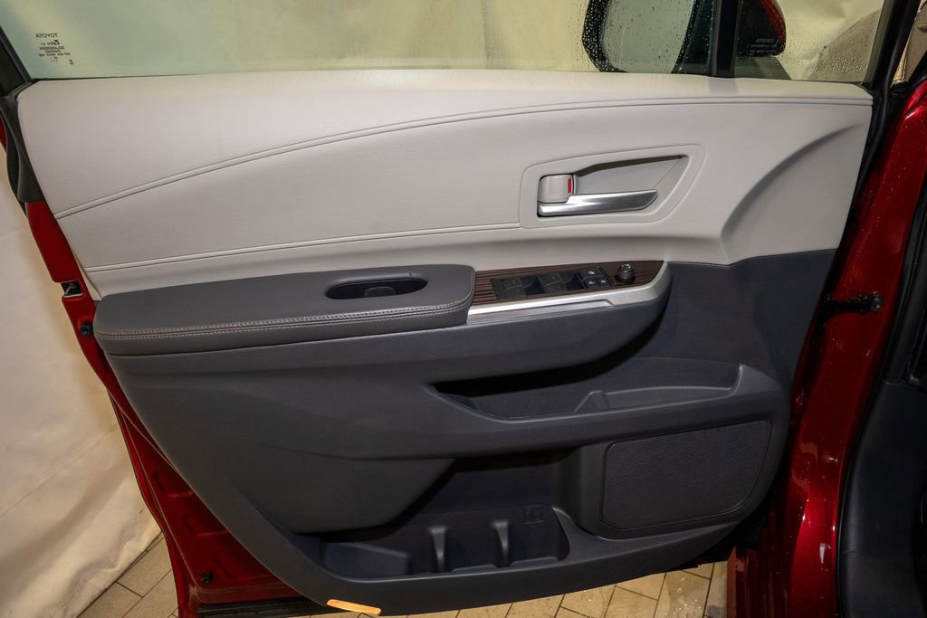 Used 2021 Toyota Sienna XLE image 12