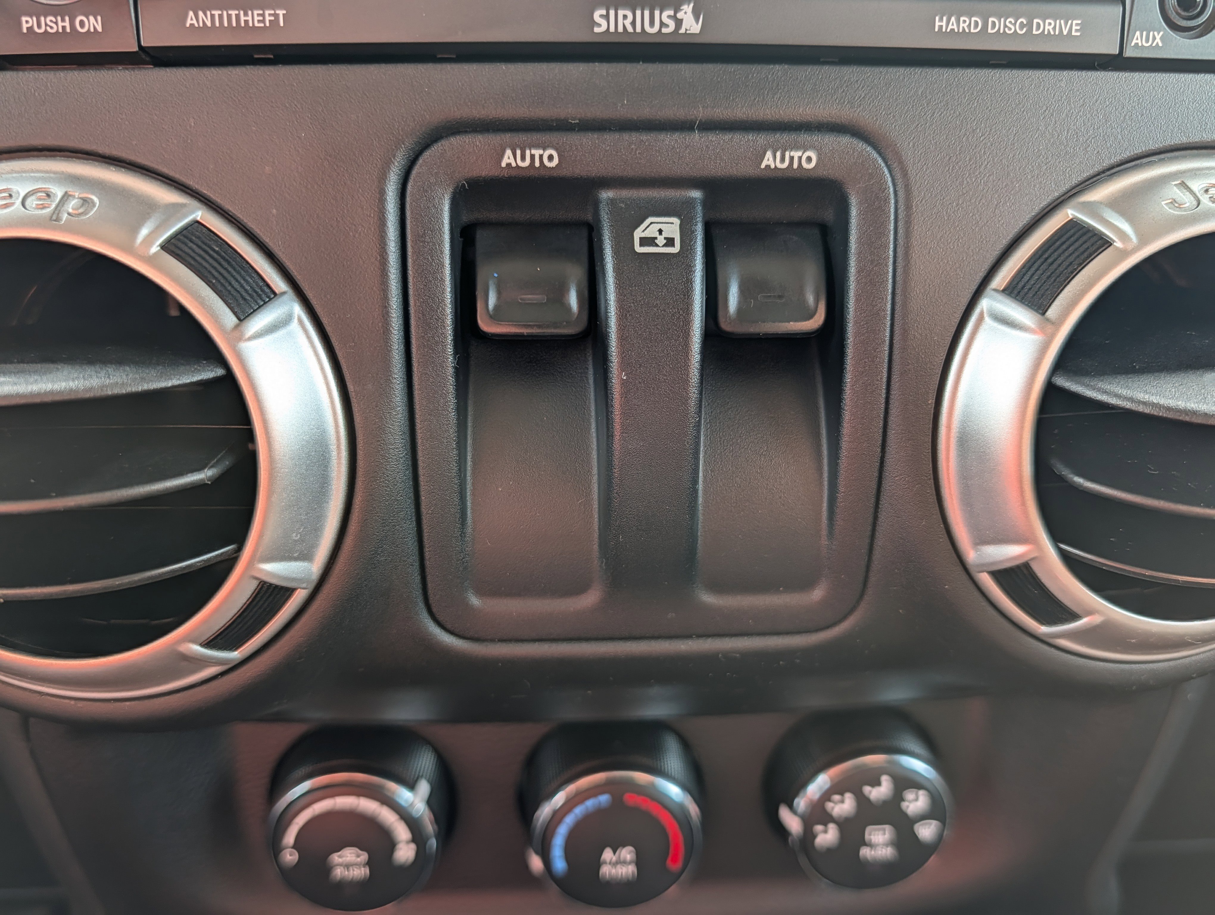 Used 2016 Jeep Wrangler Rubicon w/ Power Convenience Group AWD/4WD image 29