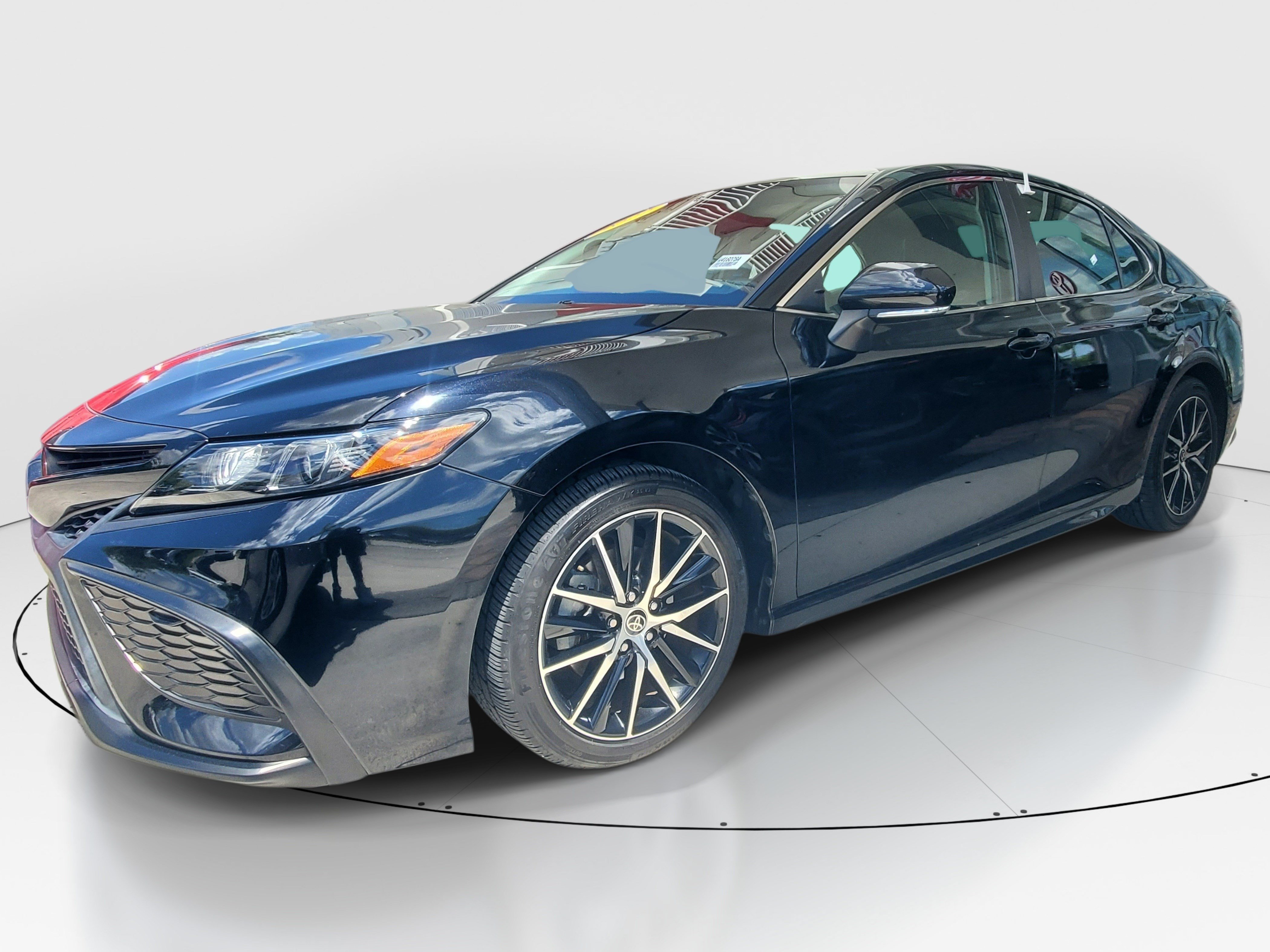 Used 2022 Toyota Camry SE FWD image 3