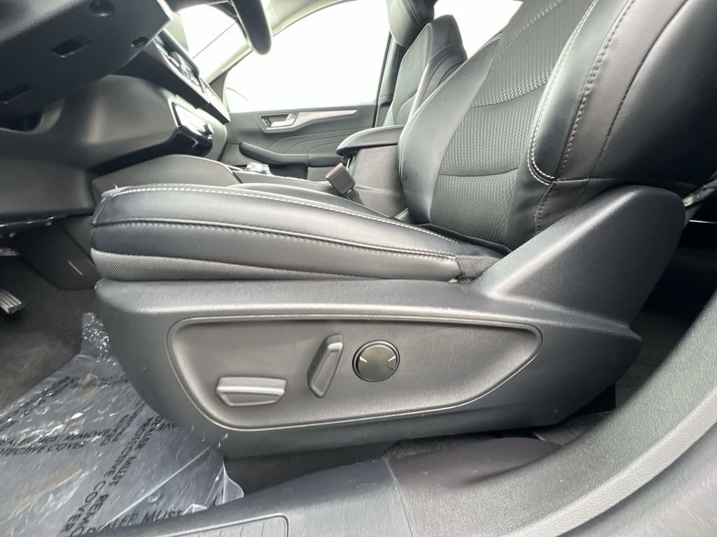 Used 2025 Ford Escape SE FWD image 14