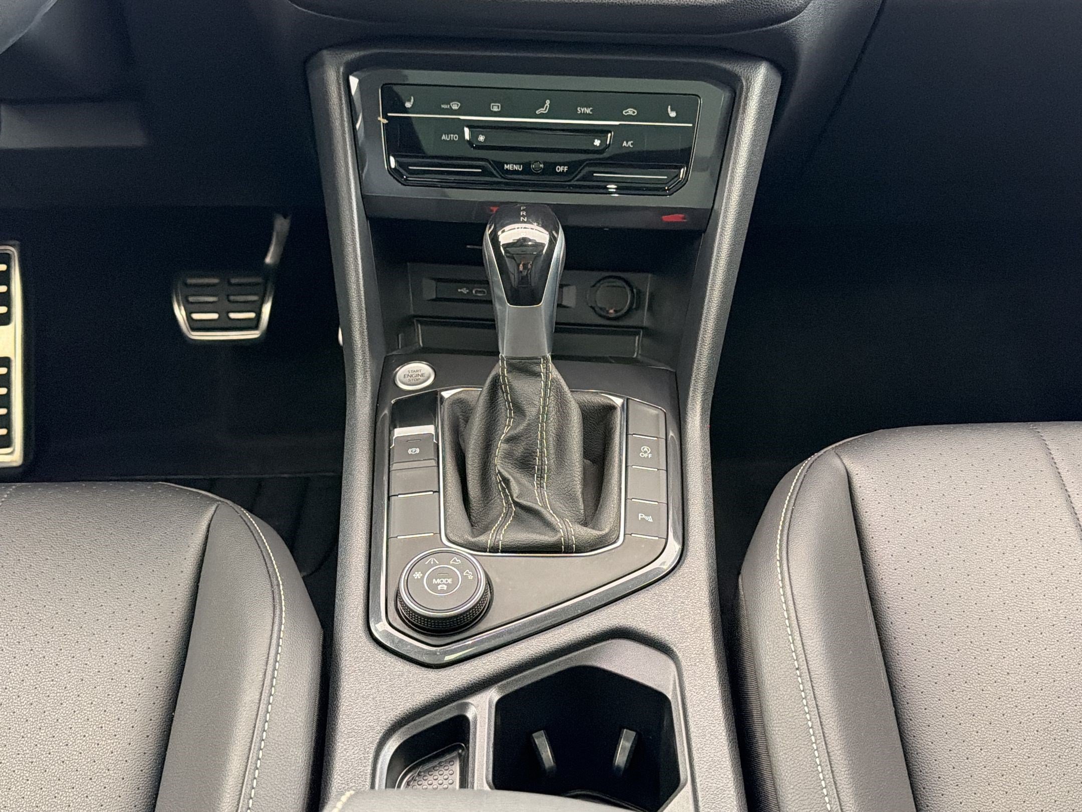 Certified 2024 Volkswagen Tiguan SE R-Line AWD/4WD image 19