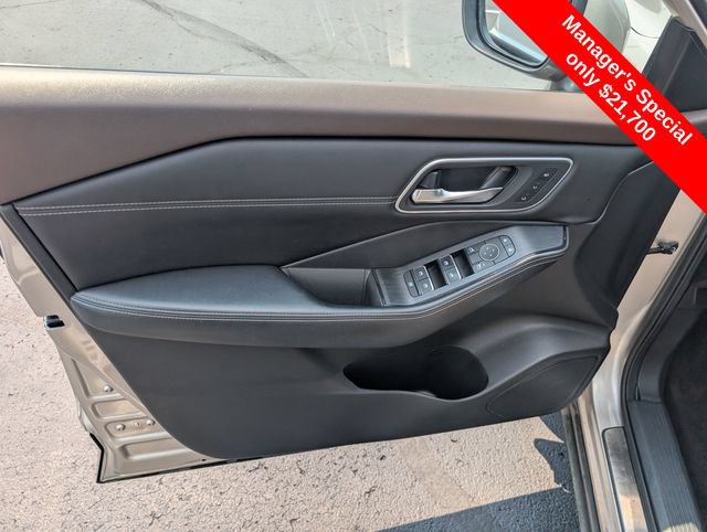 Used 2022 Nissan Rogue Platinum w/ Head-Up Display Package AWD/4WD image 15