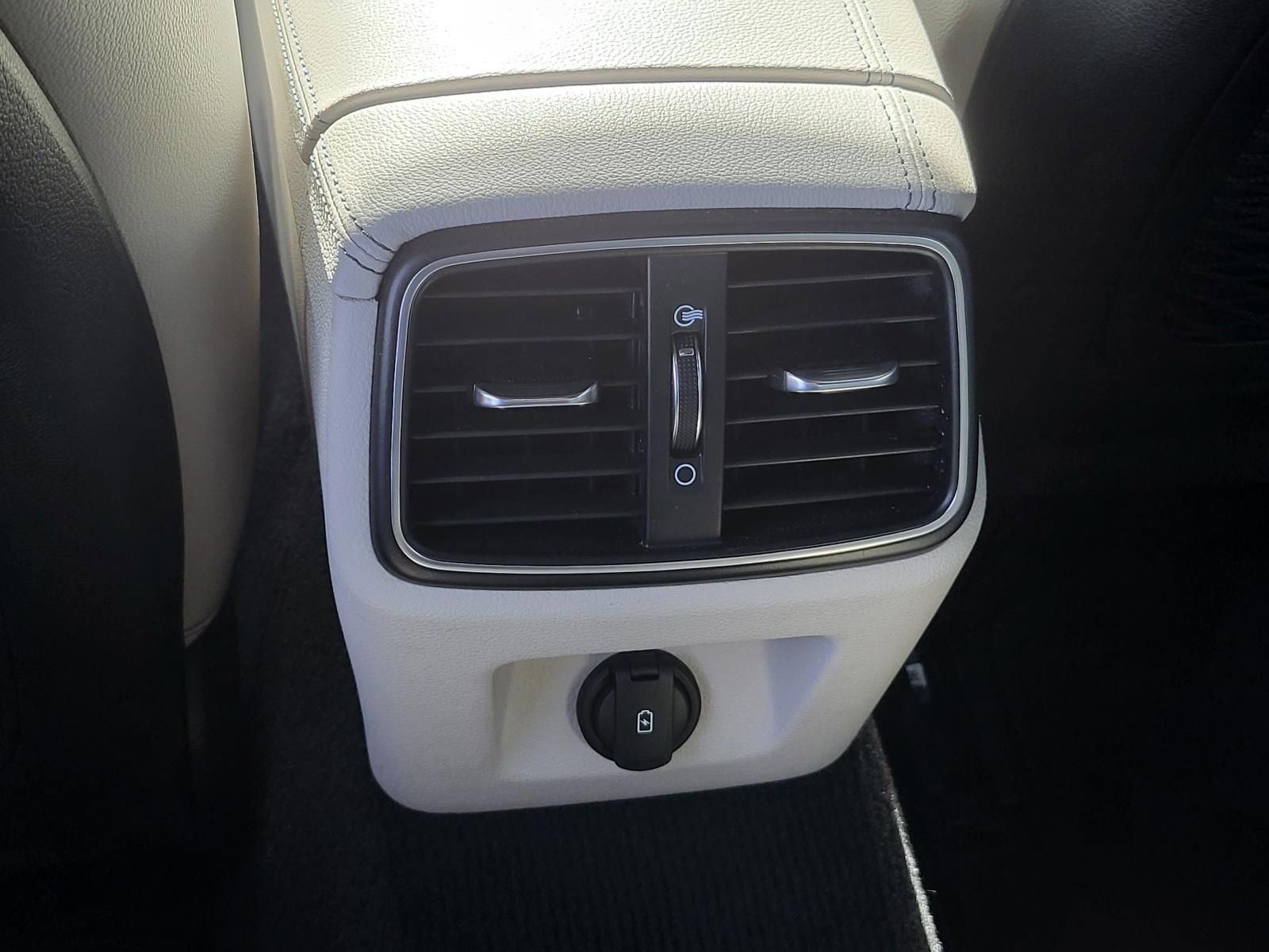 Used 2022 Genesis G70 3.3T image 19