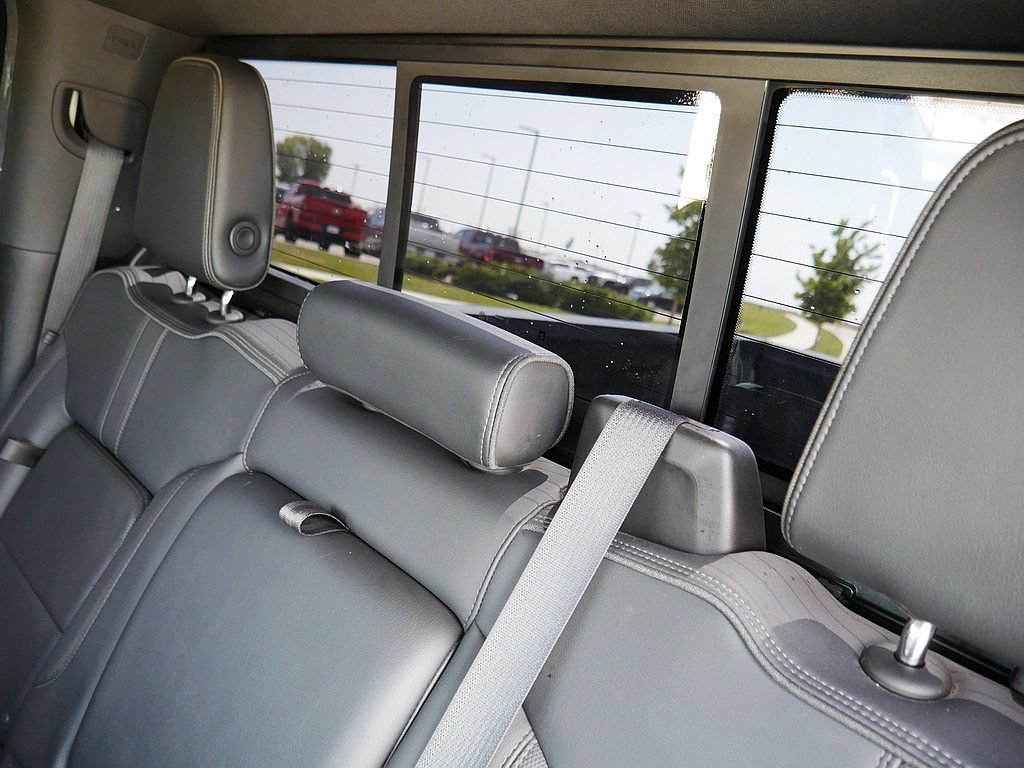 Used 2022 Chevrolet Silverado 1500 High Country w/ Technology Package AWD/4WD image 17