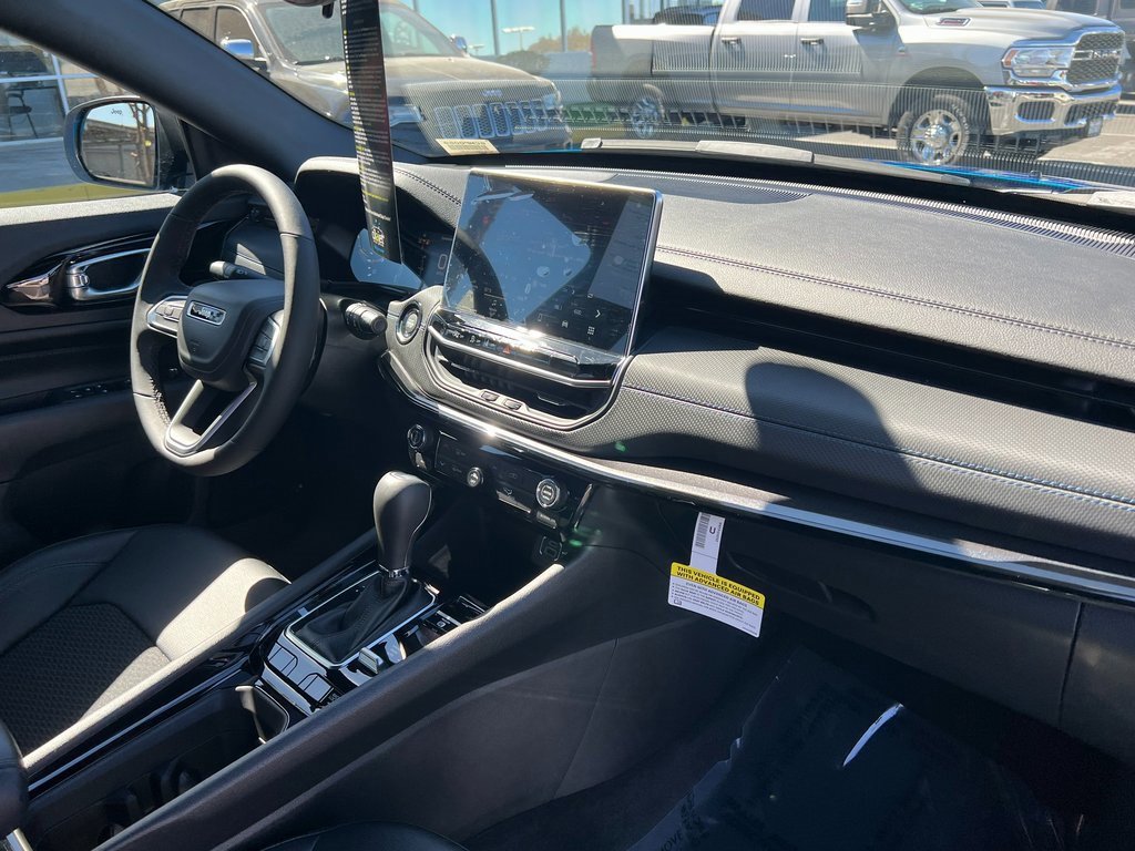 New 2026 Jeep Compass Latitude image 12