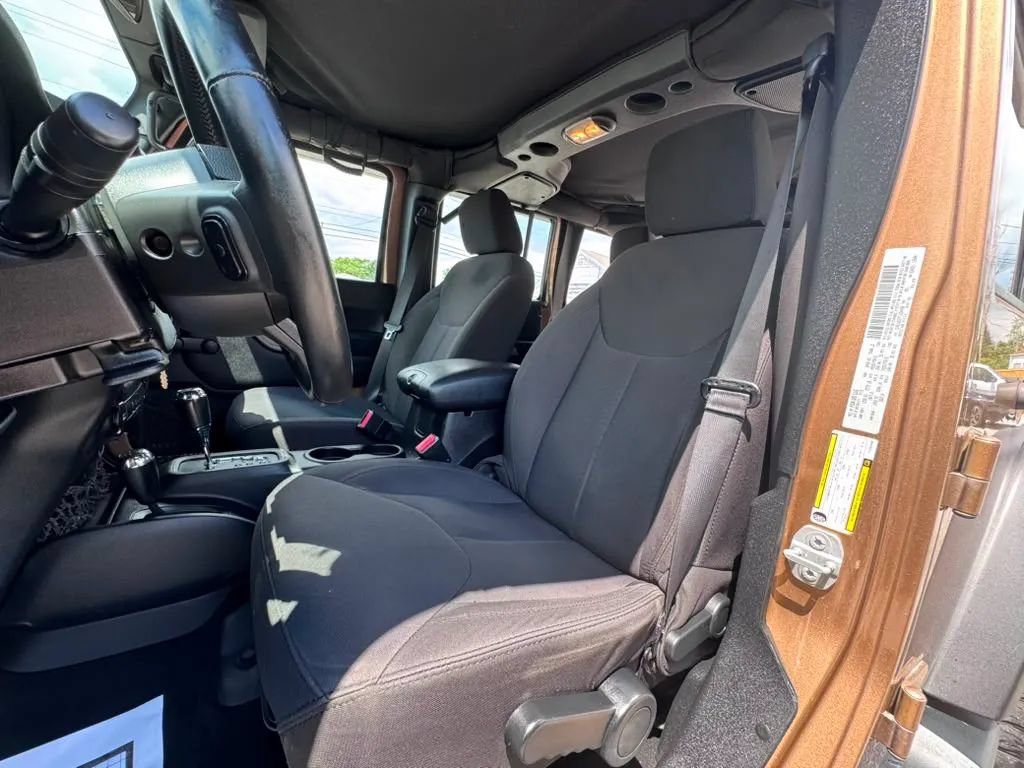 Used 2015 Jeep Wrangler Unlimited Sport w/ Connectivity Group AWD/4WD image 13