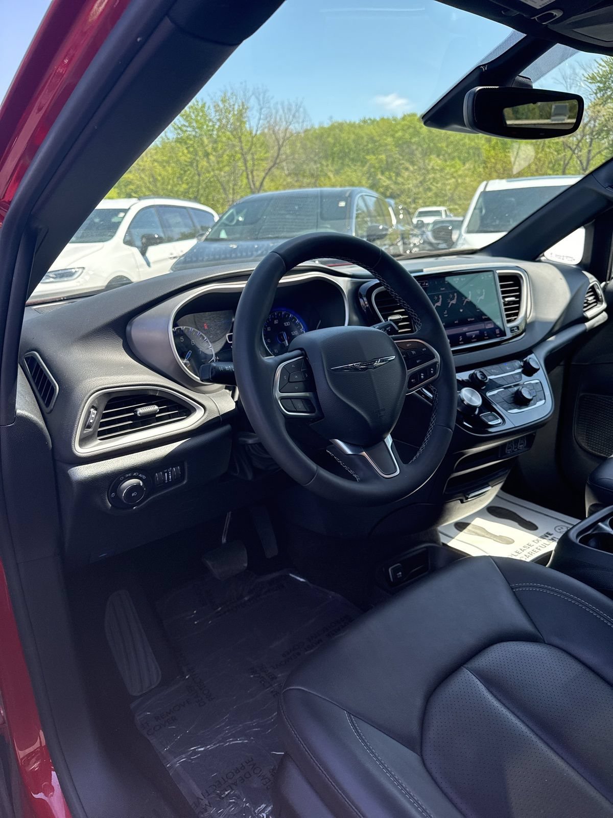 Used 2025 Chrysler Pacifica Select FWD image 12