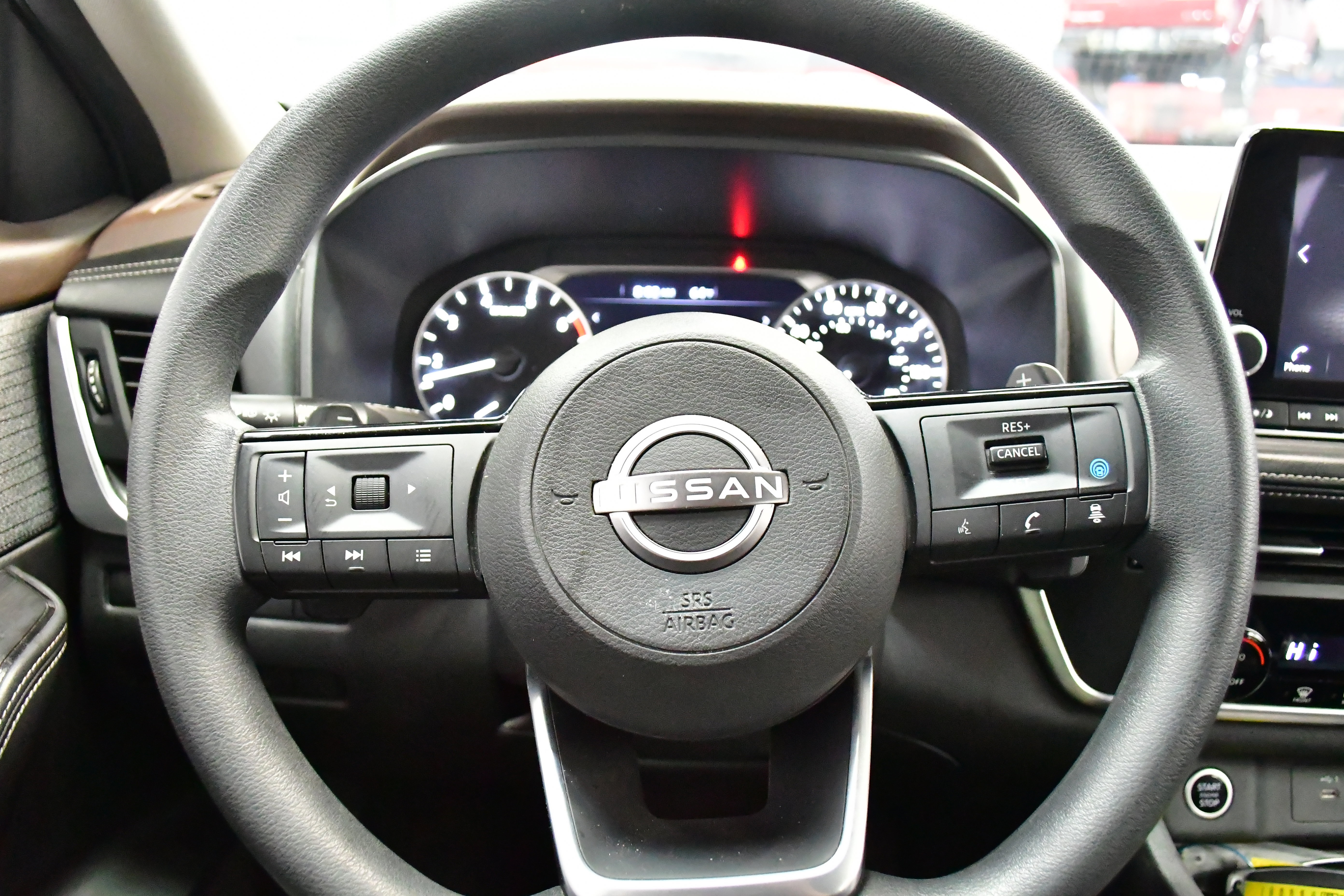 Used 2023 Nissan Rogue SV image 32