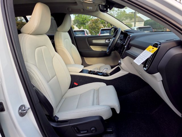 New 2026 Volvo XC40 B5 Plus w/ Protection Package Premier AWD/4WD image 18