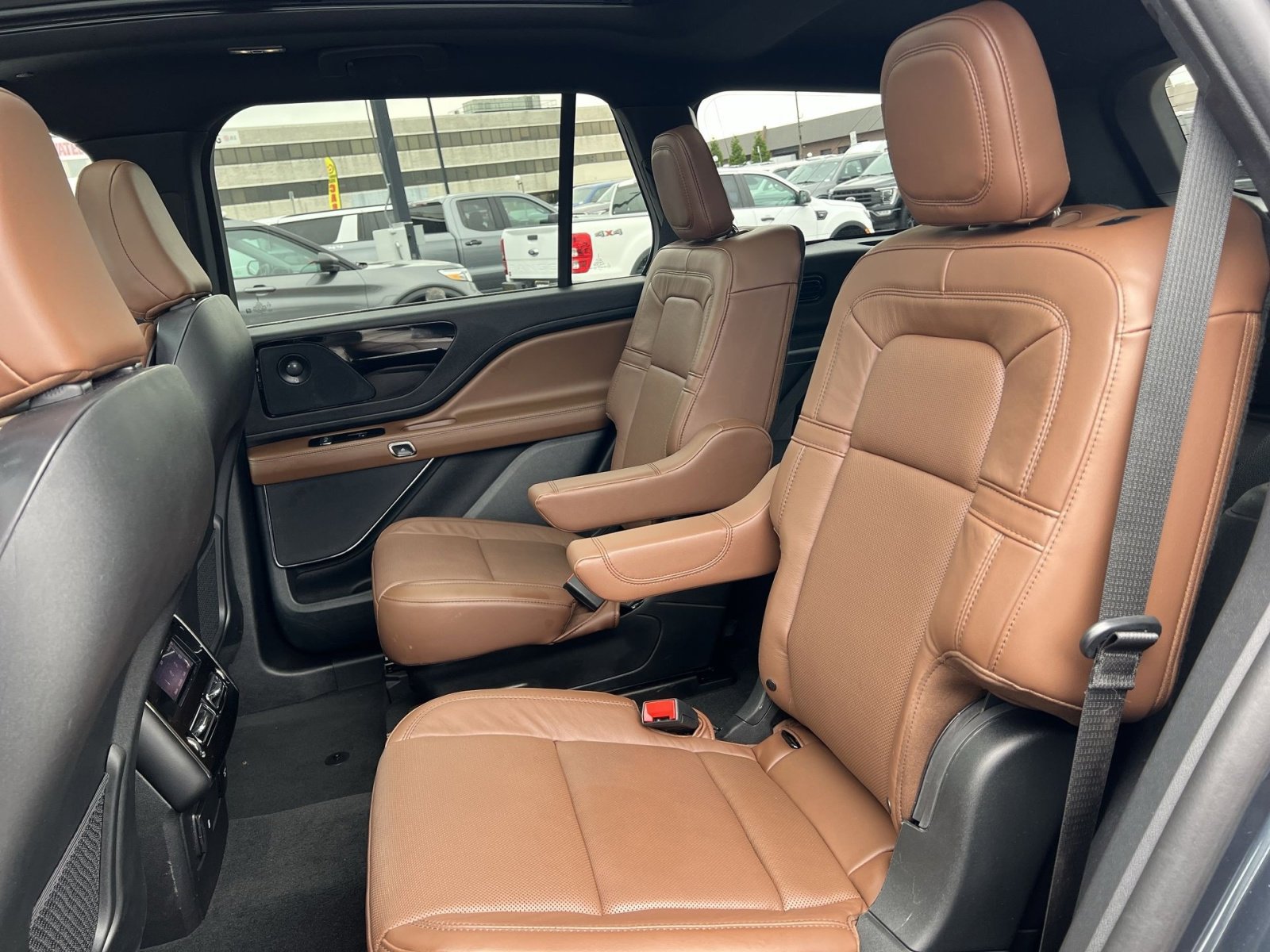 Used 2023 Lincoln Aviator Reserve w/ Elements Package Plus AWD/4WD image 32