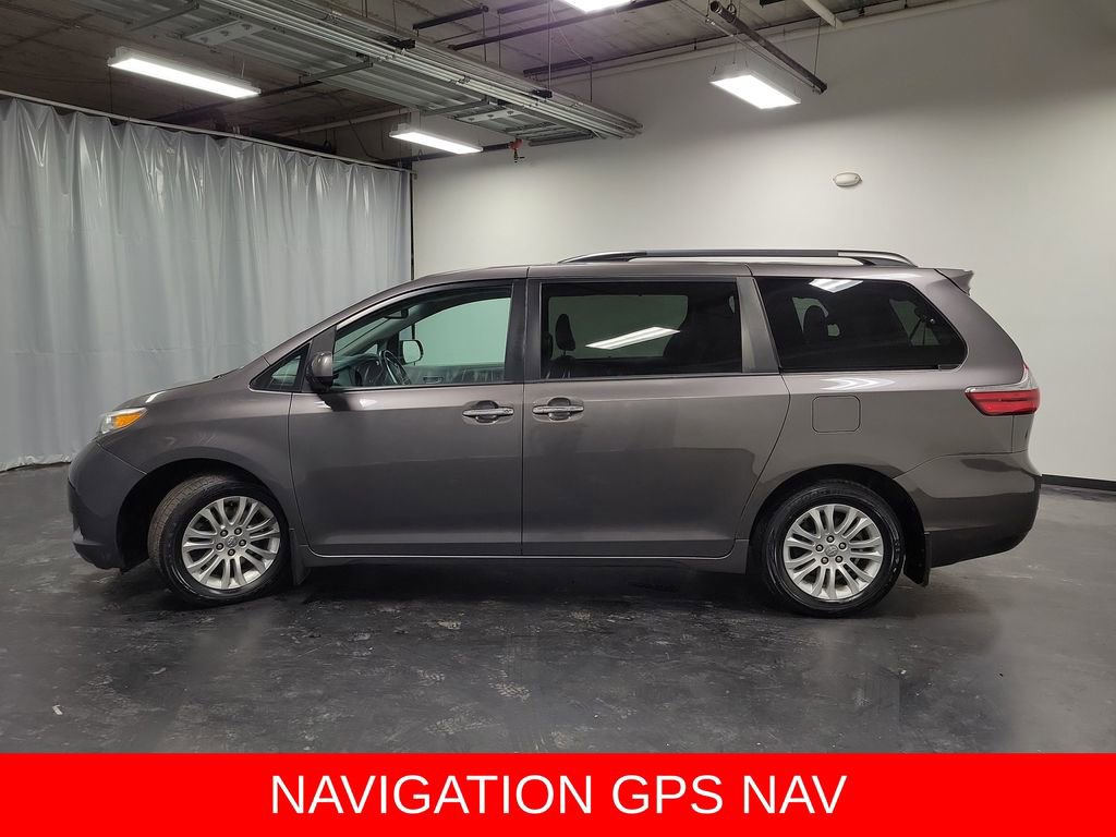 Used 2017 Toyota Sienna XLE image 5