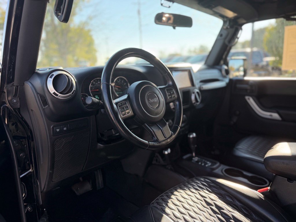 Used 2015 Jeep Wrangler Rubicon w/ Connectivity Group AWD/4WD image 12