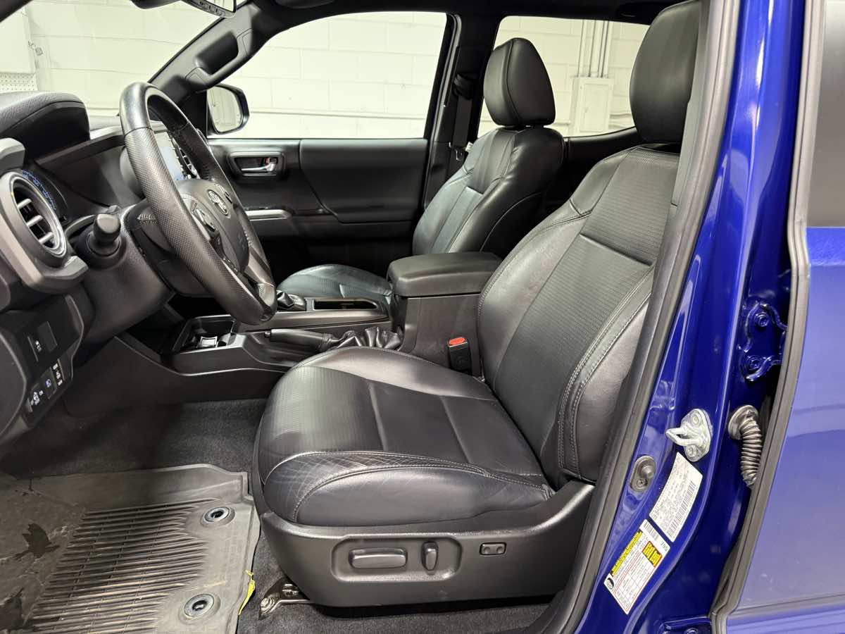 Used 2023 Toyota Tacoma TRD Off-Road image 15