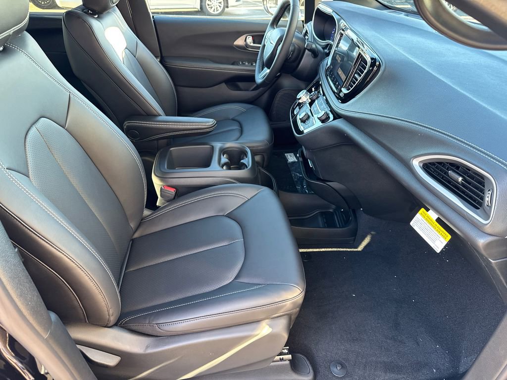New 2026 Chrysler Pacifica Select FWD image 13
