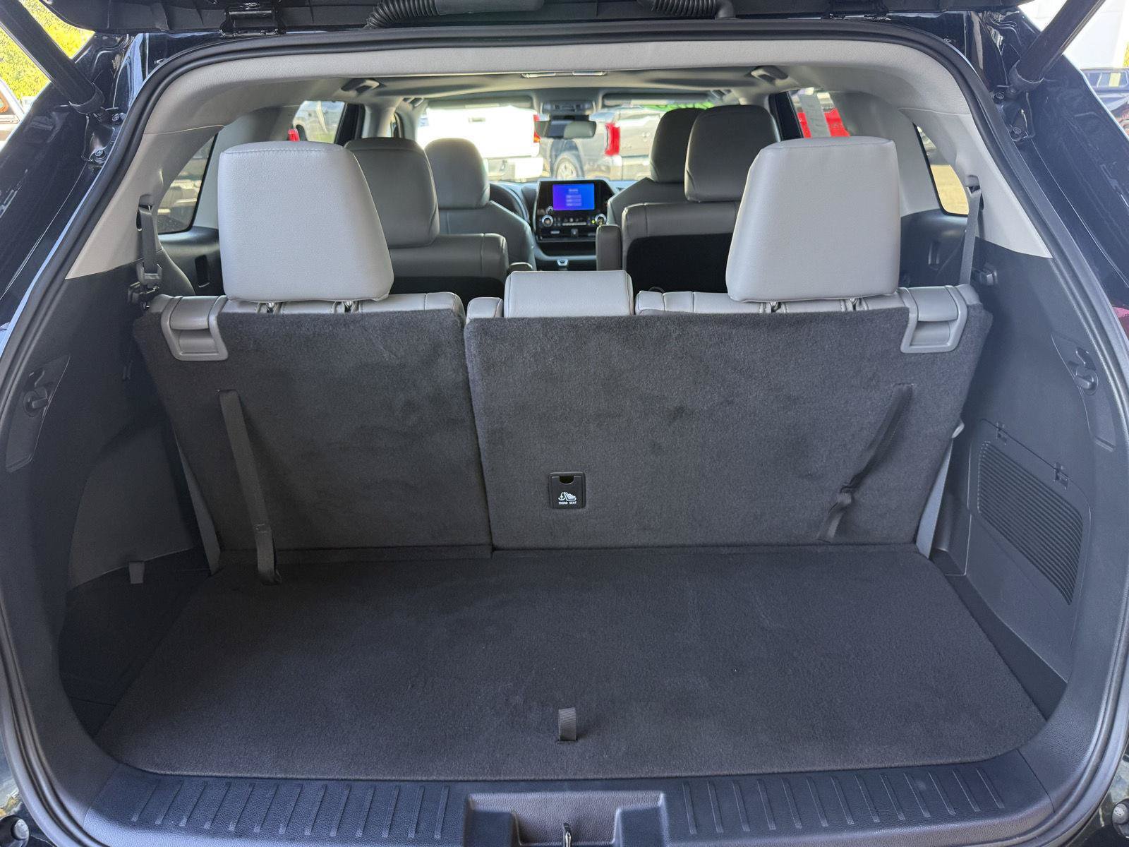 Used 2023 Toyota Highlander XLE AWD/4WD image 19
