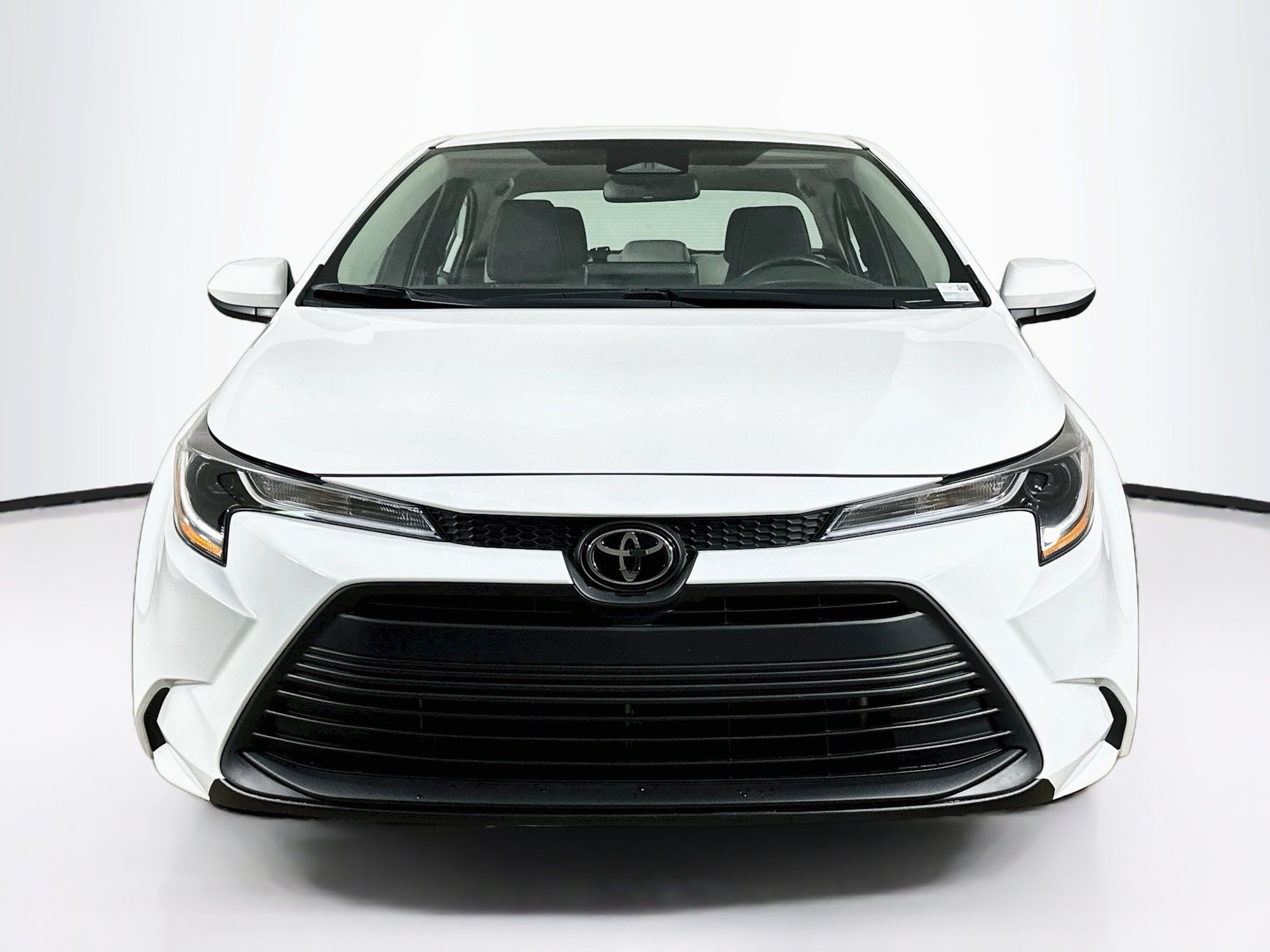 Used 2024 Toyota Corolla LE FWD image 2