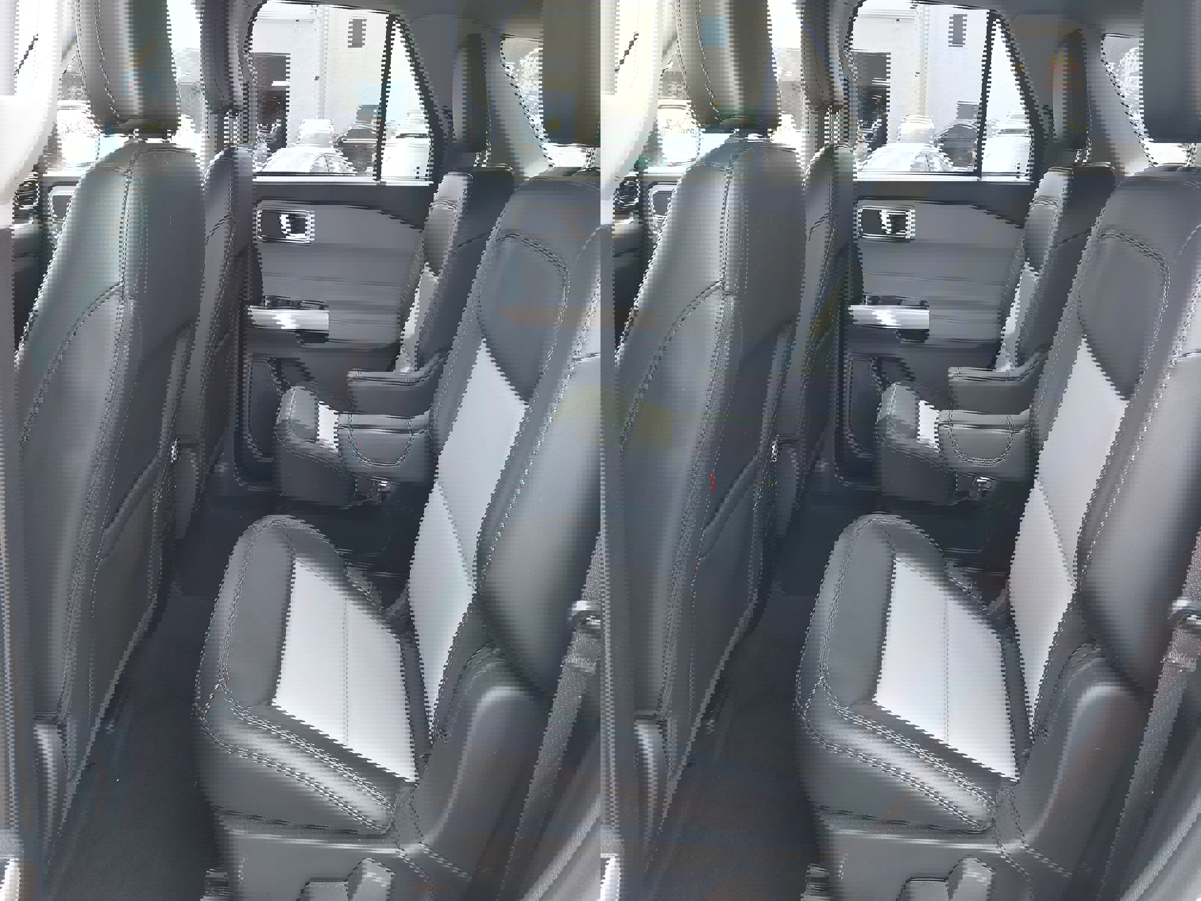 Used 2023 Ford Explorer XLT w/ Equipment Group 202A image 15