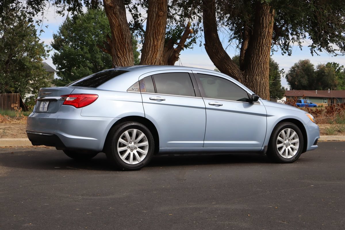 Used 2014 Chrysler 200 Limited FWD image 5