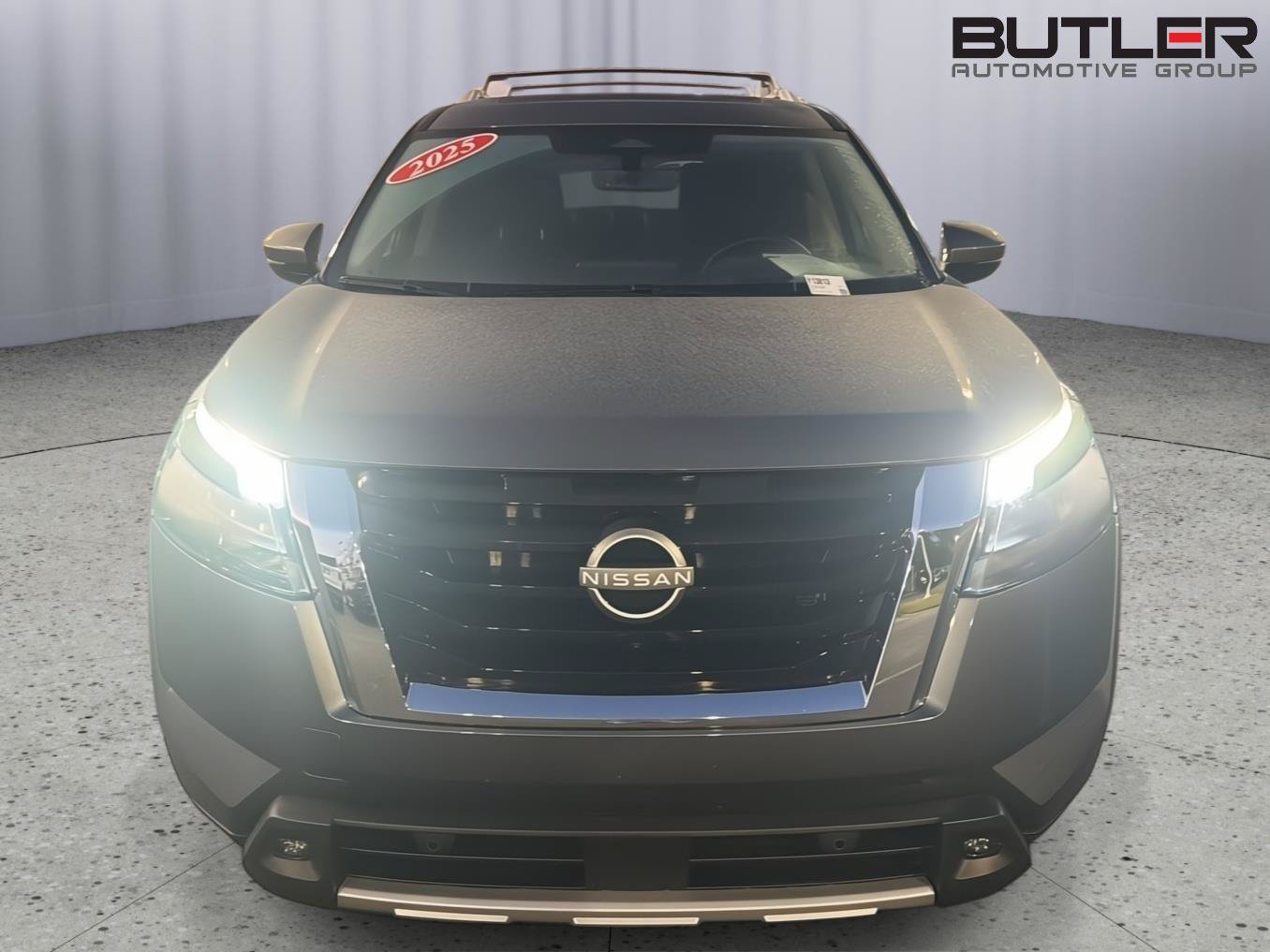 Used 2025 Nissan Pathfinder Platinum w/ Lighting Package (N92) AWD/4WD image 9