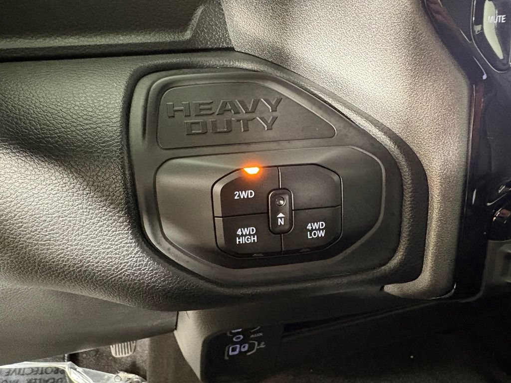 New 2026 RAM 2500 Laramie AWD/4WD image 28