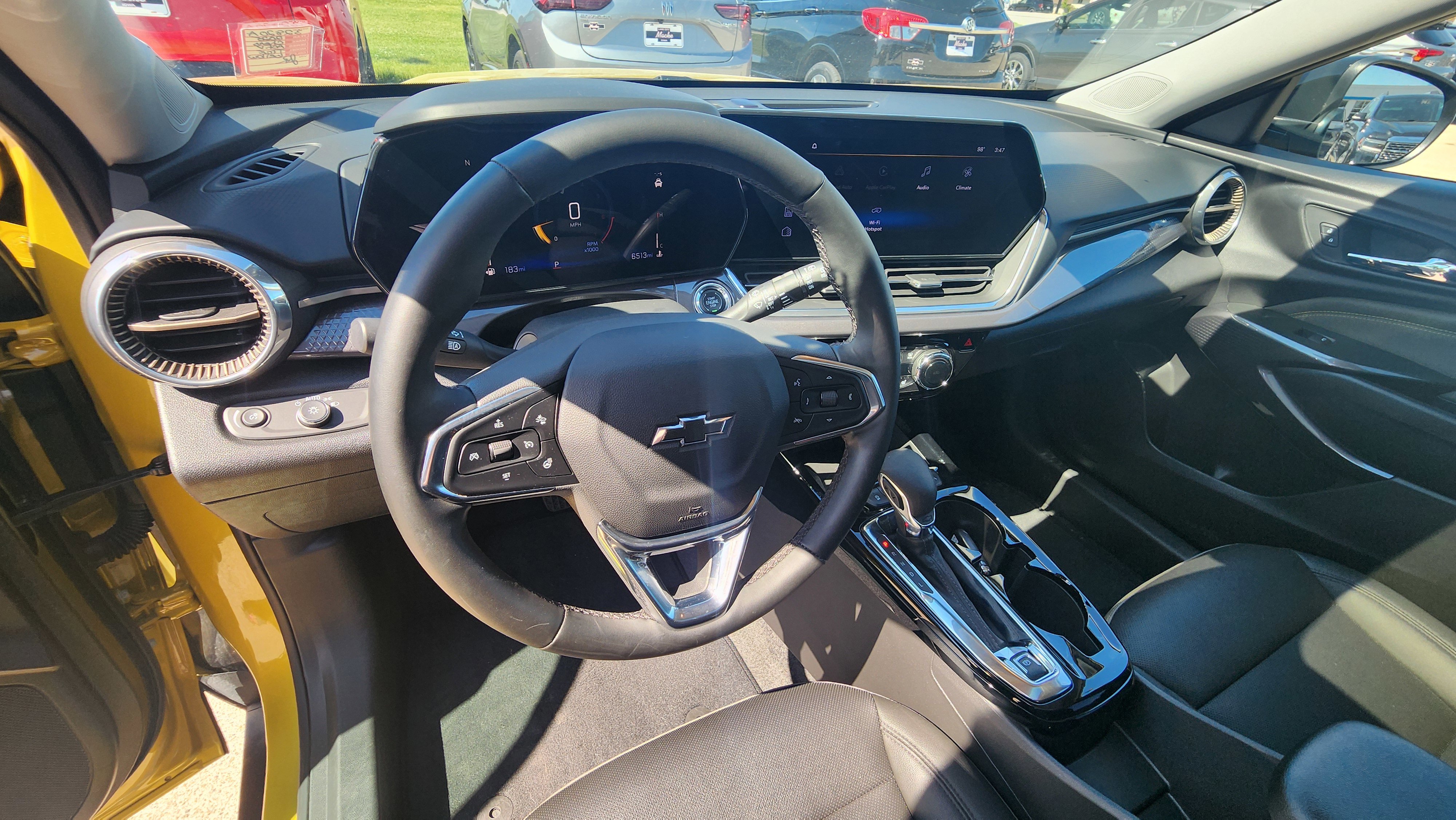 Used 2025 Chevrolet Trax ACTIV w/ Sunroof Package FWD image 13