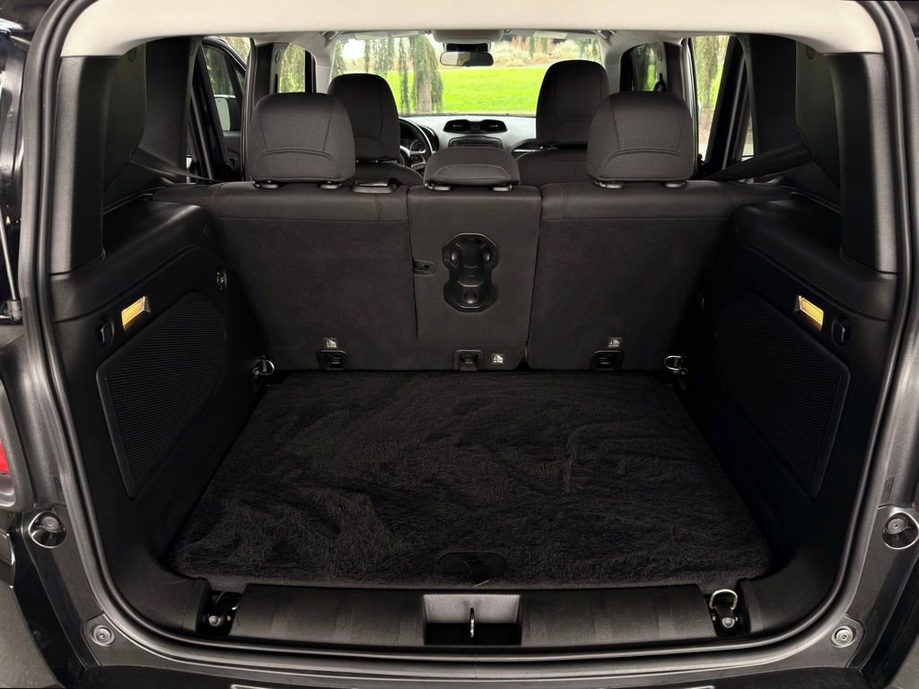 Used 2015 Jeep Renegade Latitude w/ Popular Equipment Group FWD image 33