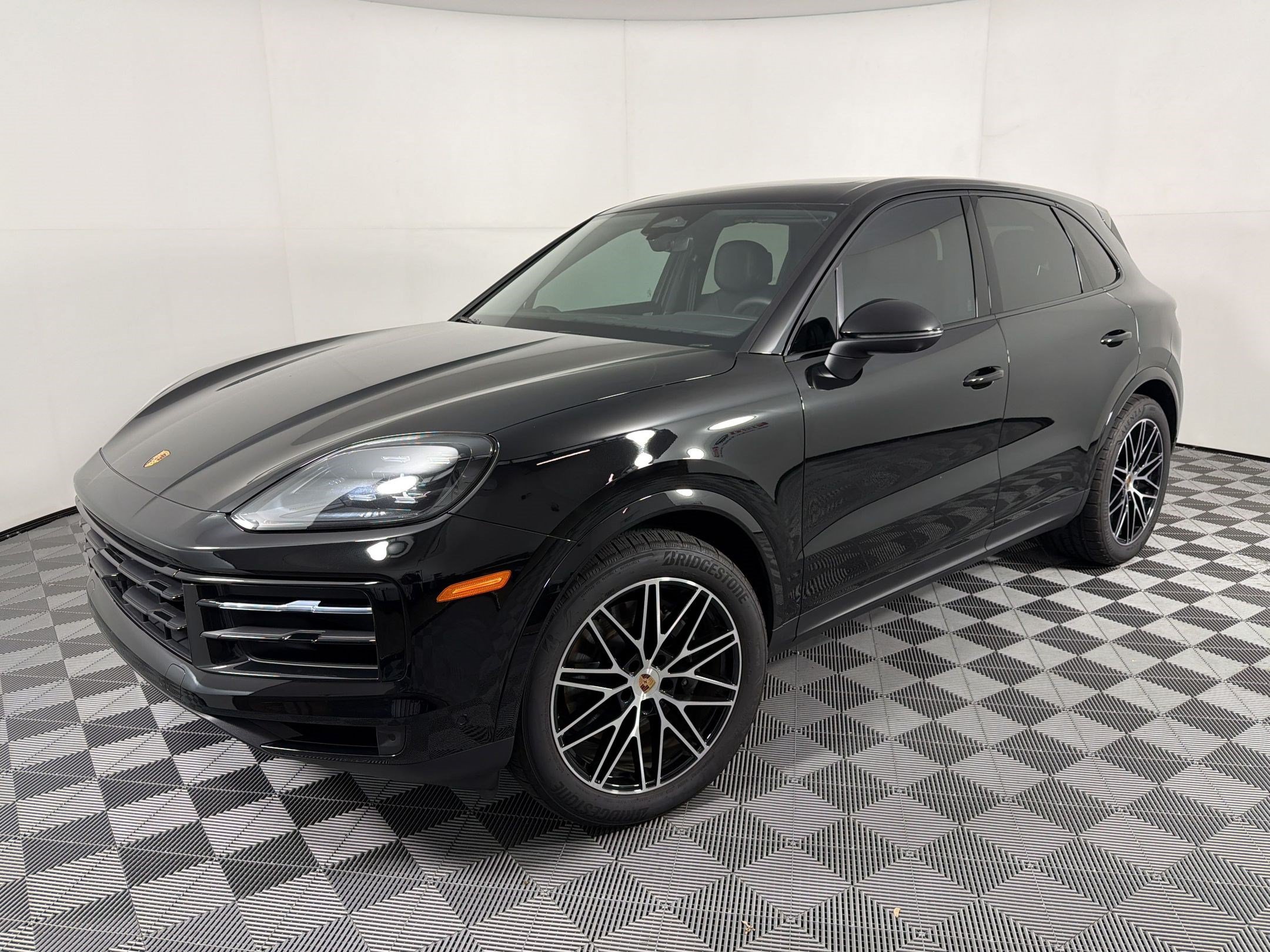 Certified 2026 Porsche Cayenne AWD/4WD image 1