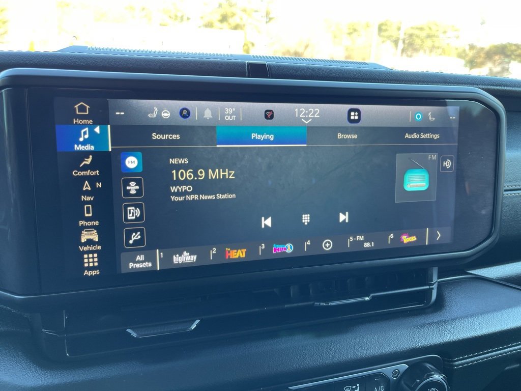 Used 2024 Jeep Wrangler Unlimited Sahara w/ Technology Group image 10