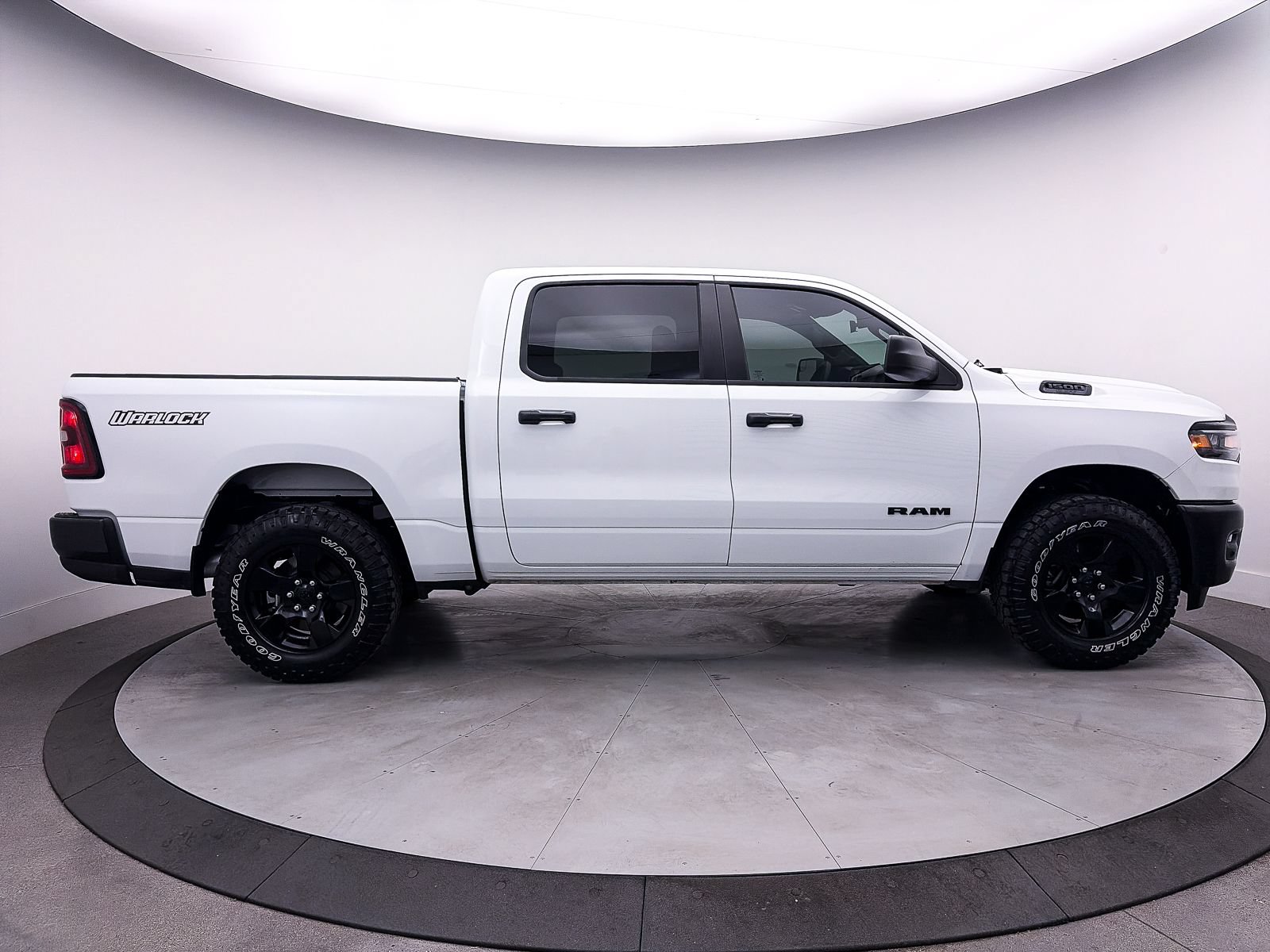 Used 2025 RAM 1500 Warlock AWD/4WD image 38